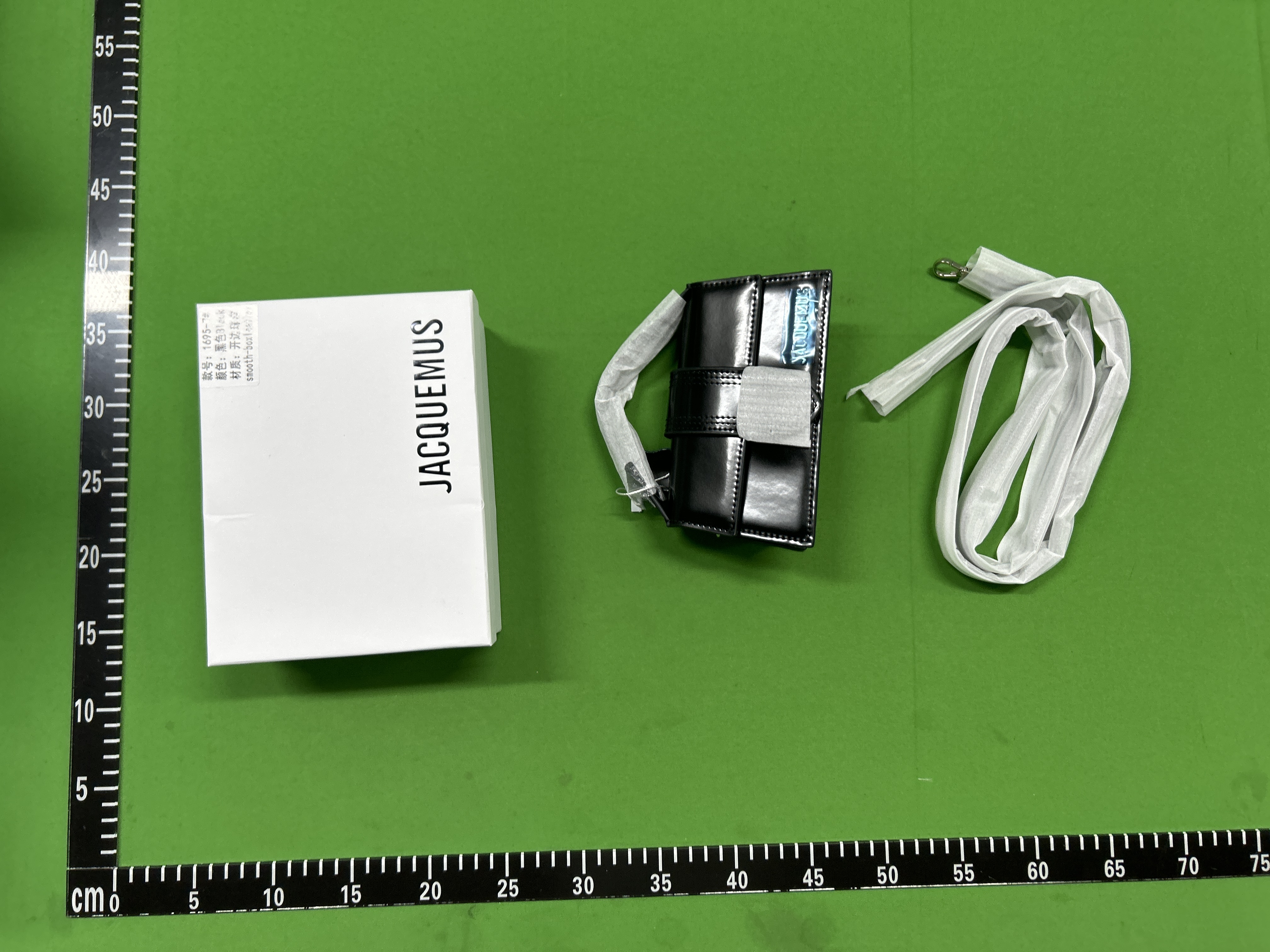 Foto QC 4 de Jacquemus Le Bambino Long Cream Leather