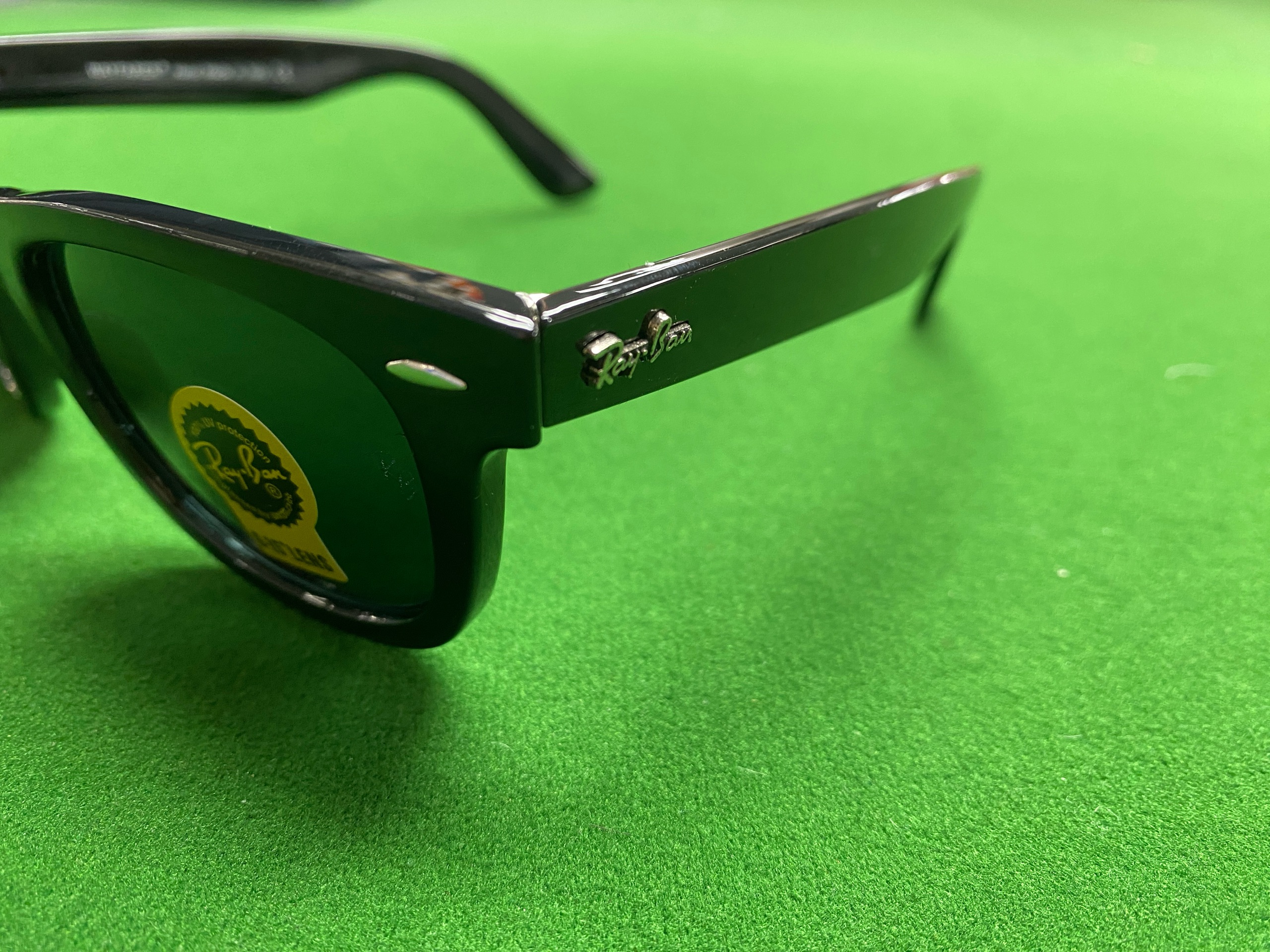 Foto QC 3 de Ray-Ban Wayfarer Square-Frame Acetate Sunglasses Black Gray (RB2140-C1)
