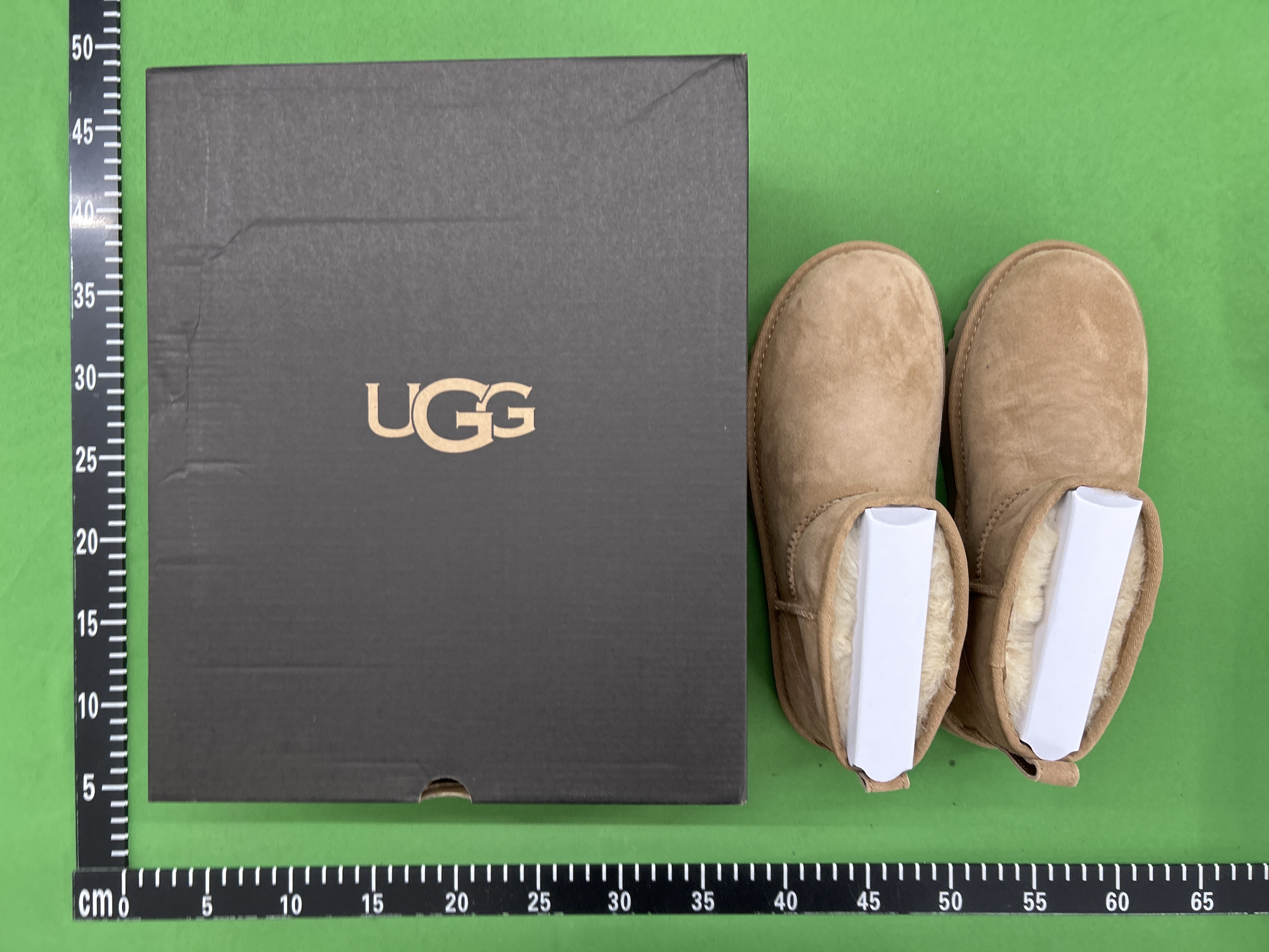 Foto QC 3 de UGG Classic Ultra Mini Suede Boots Black