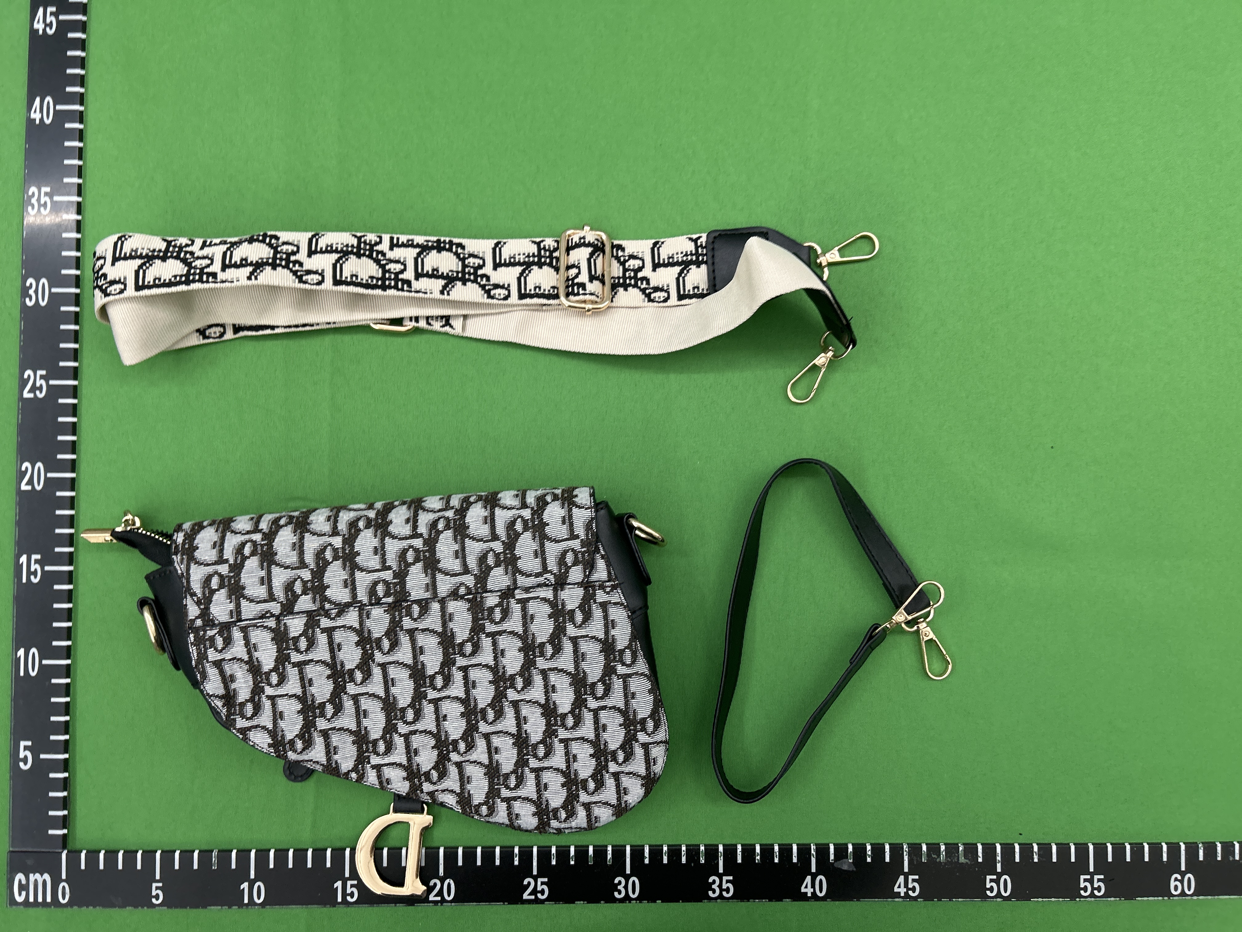 Foto QC 2 de Lacoste Flap Messenger Bag Black