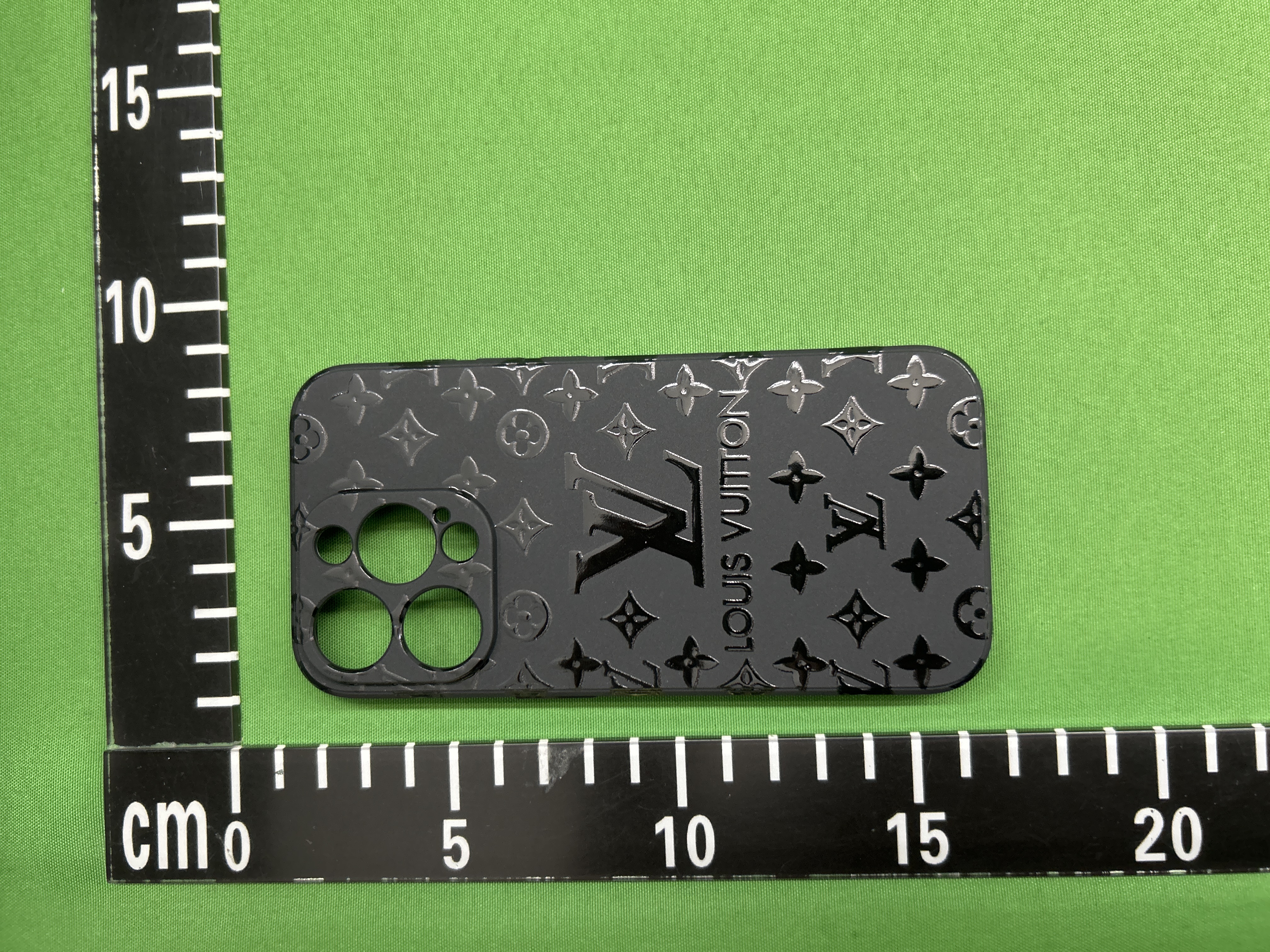 Foto QC 1 de Louis Vuitton Monogram Case for iPhone 15 Pro Black