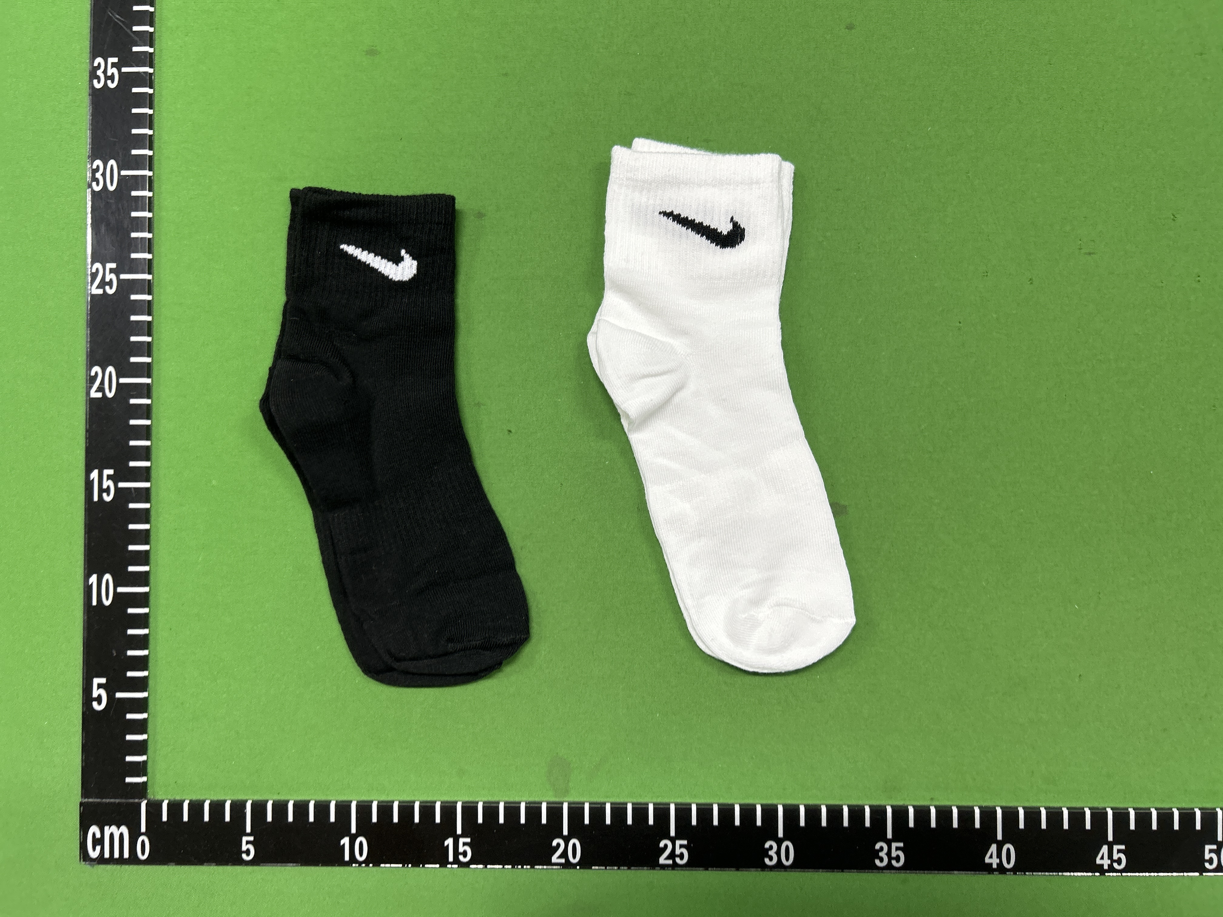 Foto QC 2 de Nike Everyday Crew Socks Black White Grey