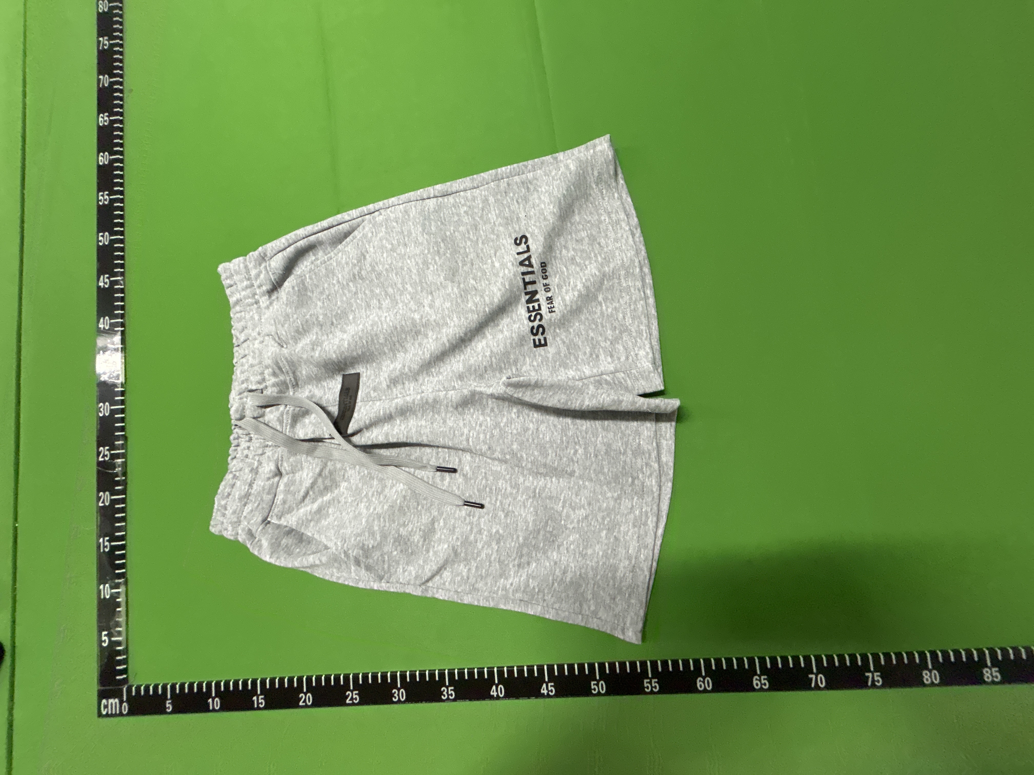 Foto QC 3 de Fear of God Essentials Sweat Shorts Logo Heather Grey