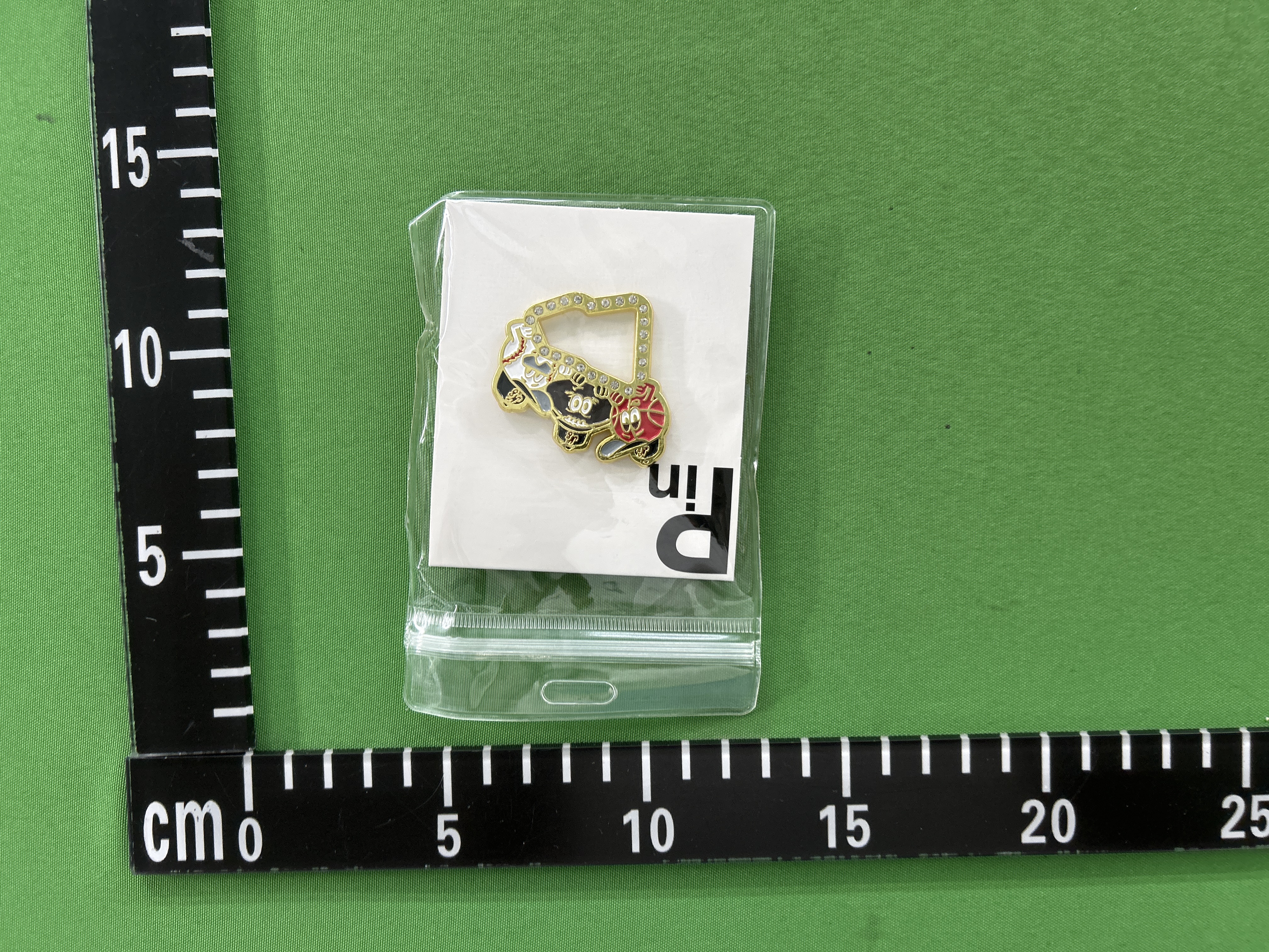 Foto QC 2 de New Era Mexico M Logo Laurel Wreath Enamel Metal Hat Pin
