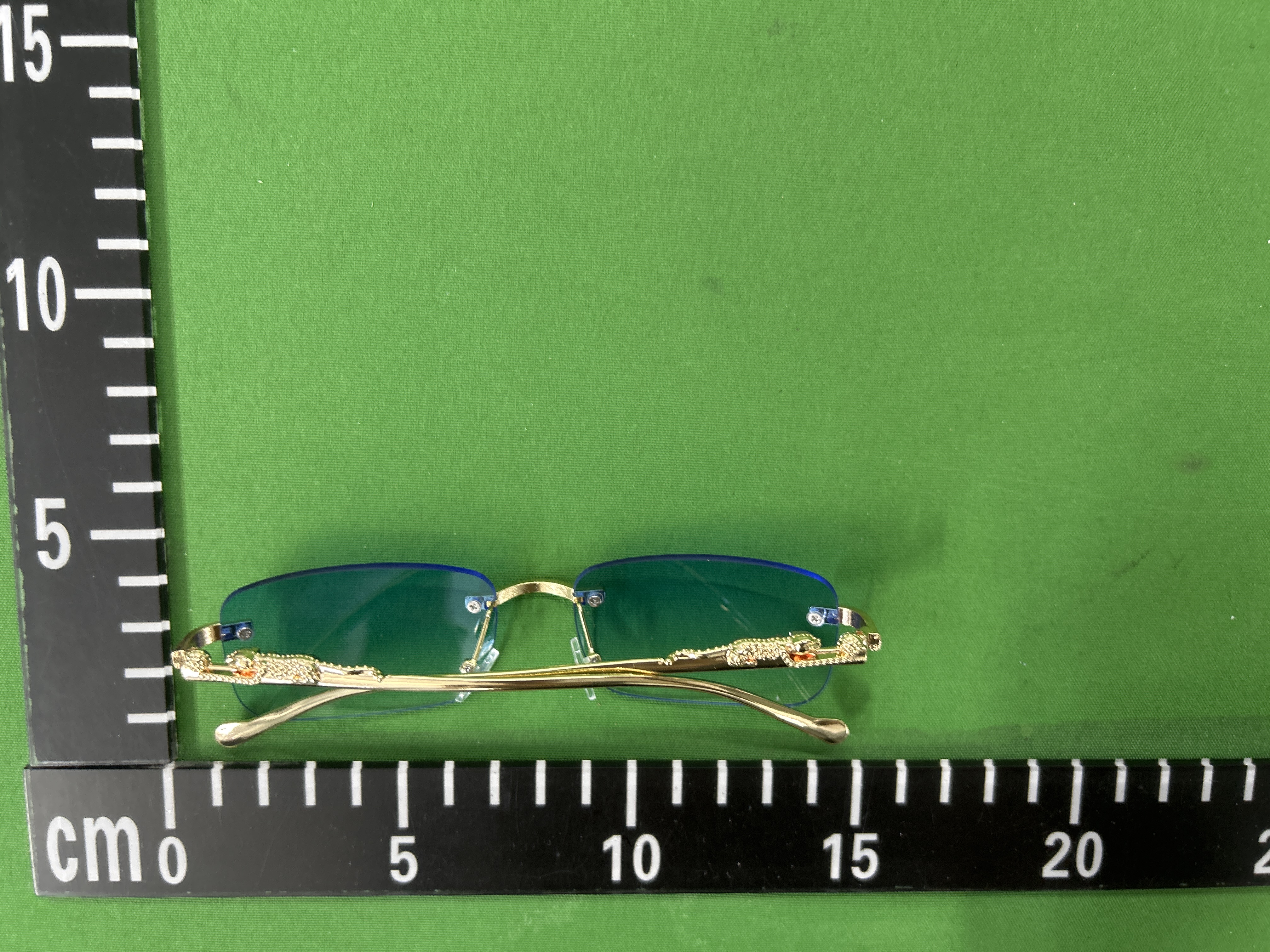 Foto QC 2 de Cartier Panthère Rectangular Rimless Metal Sunglasses Silver Clear (2026)