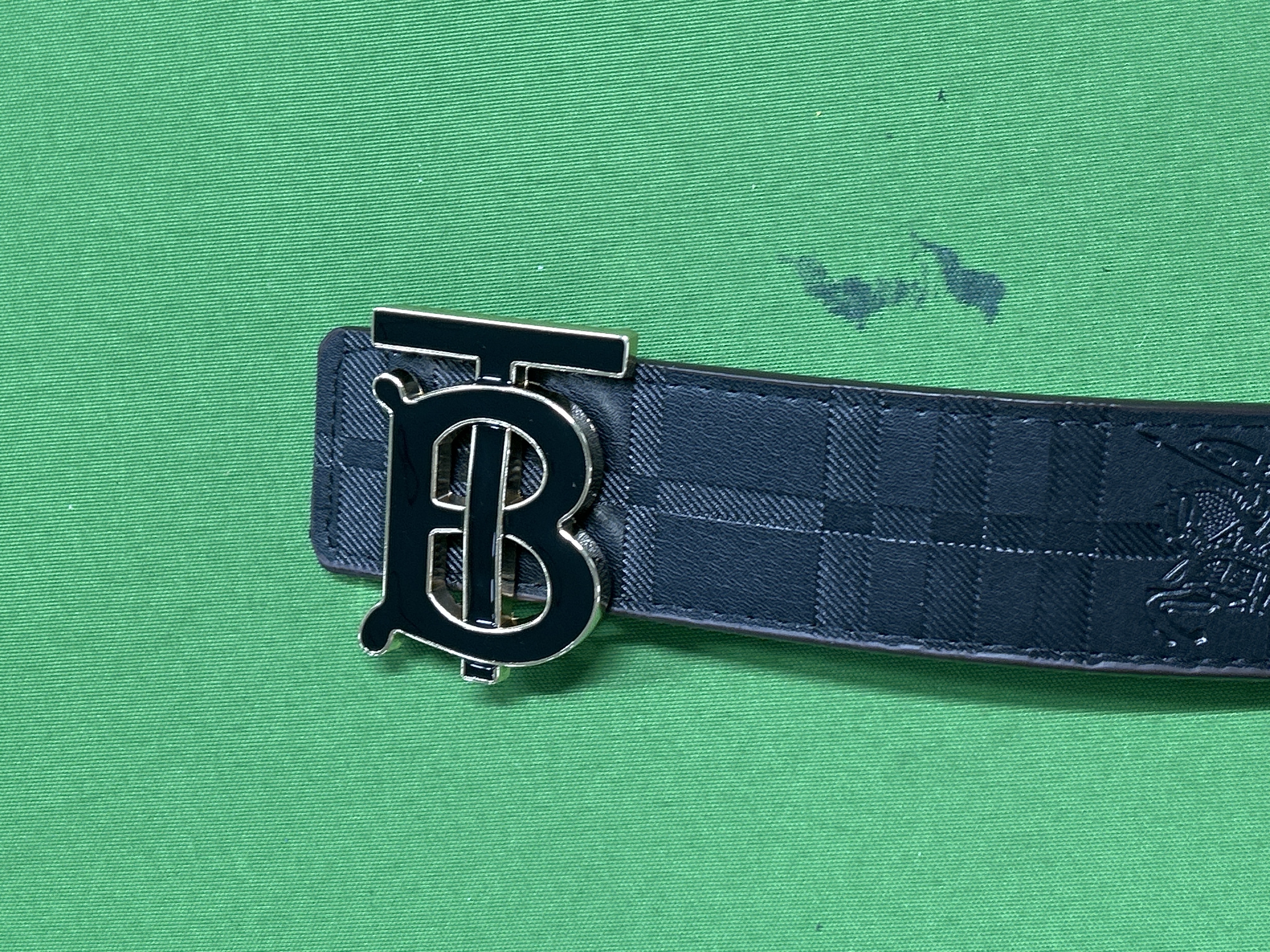 Foto QC 2 de Burberry TB Reversible Belt Check Embossed Leather