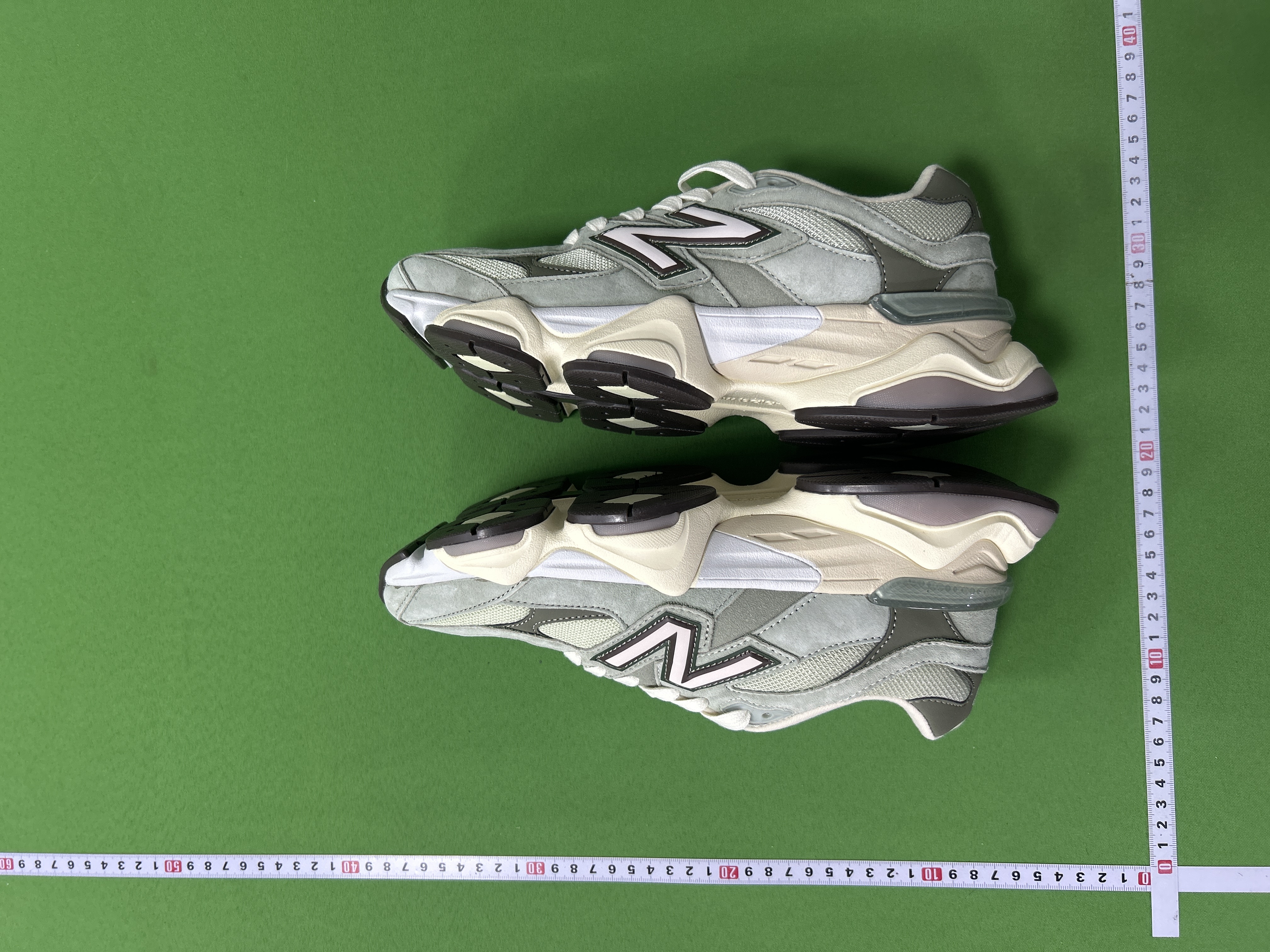 Foto QC 4 de New Balance 9060 Bricks & Wood Nothing Changed but the Address U9060BW1