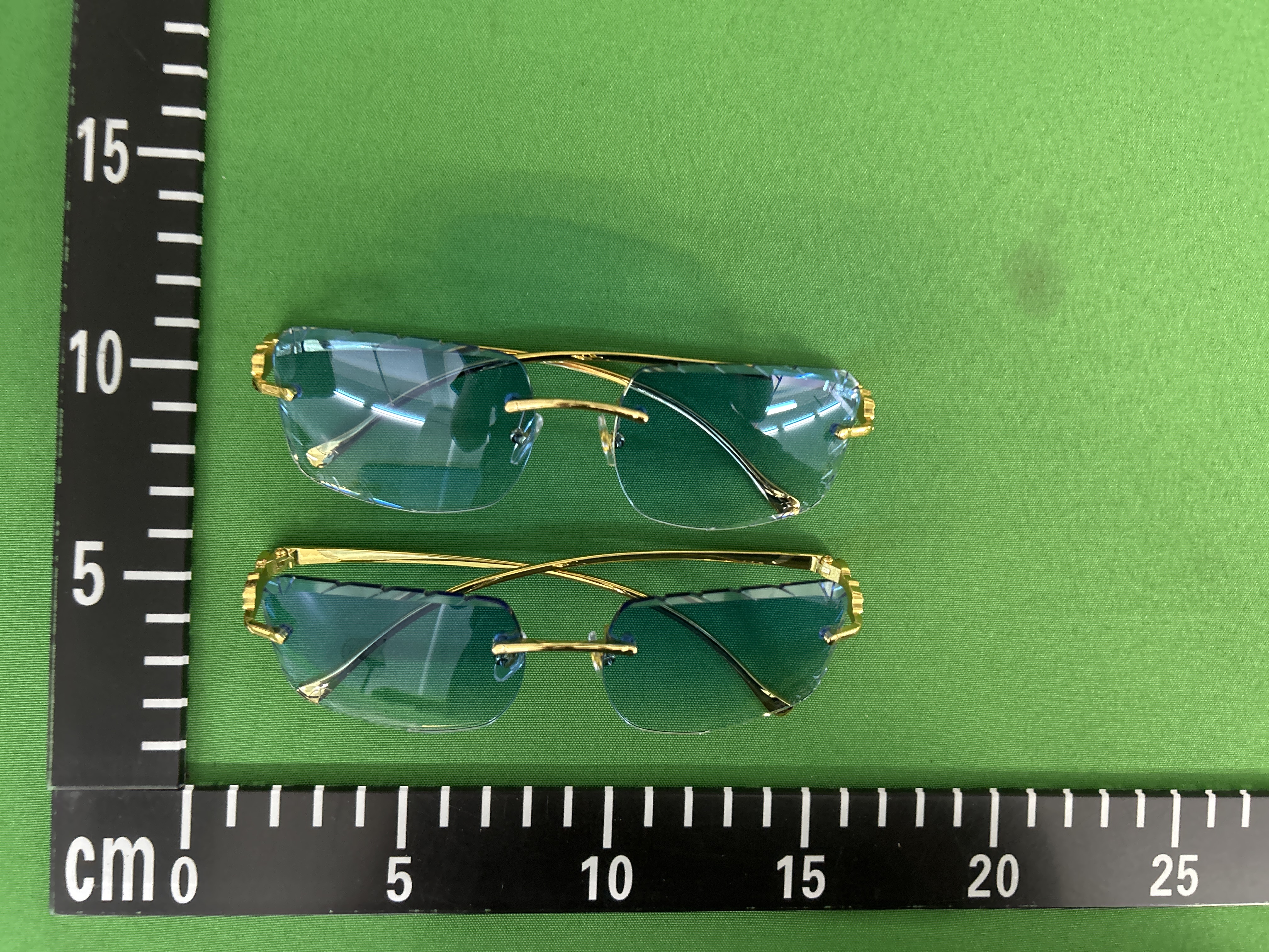 Foto QC 1 de Cartier Panthère Square-Frame Metal Sunglasses Gold Clear (6089)