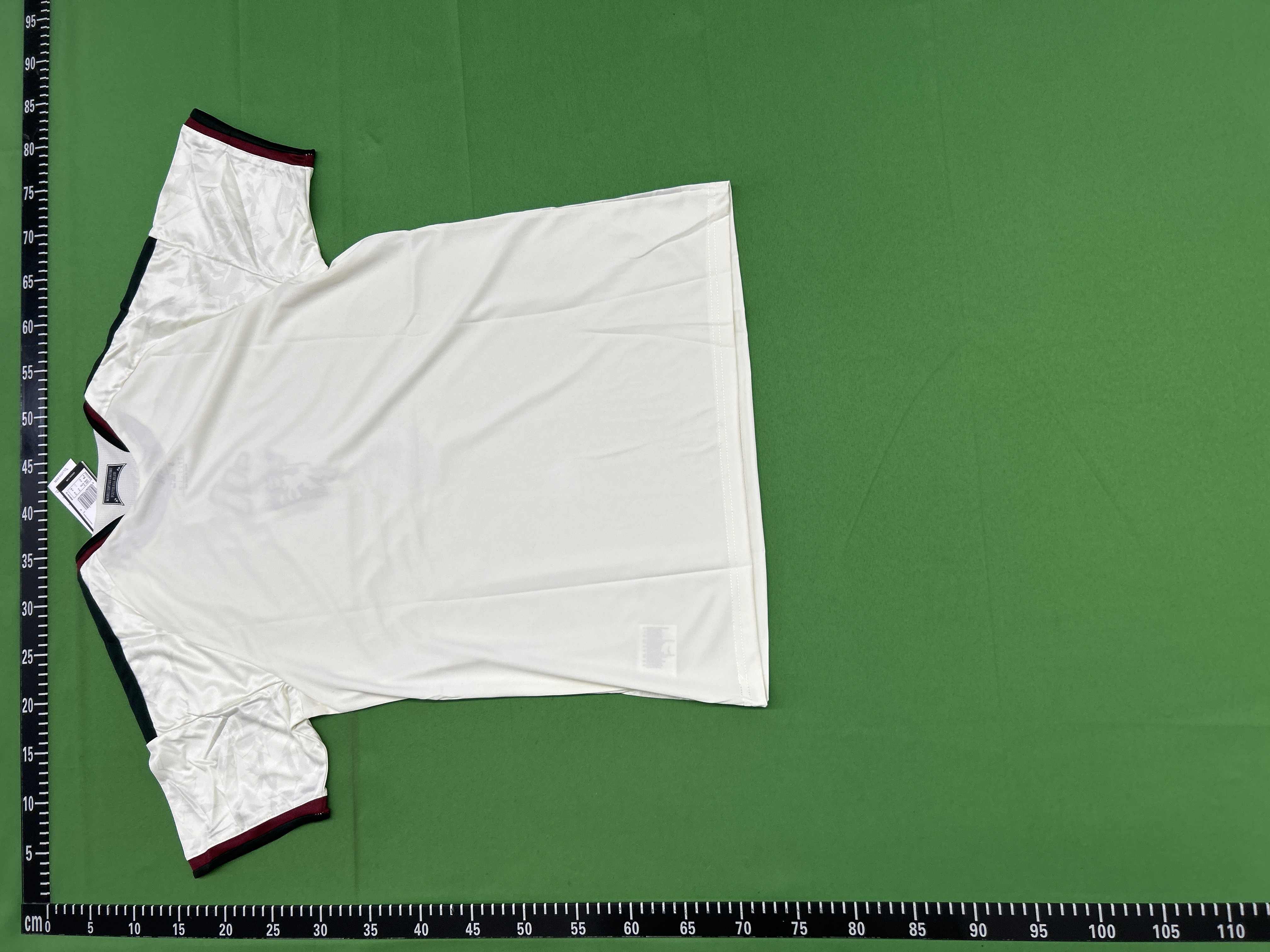 Foto QC 4 de adidas x Liverpool FC 2025/26 Mashup Jersey Red Cream Green