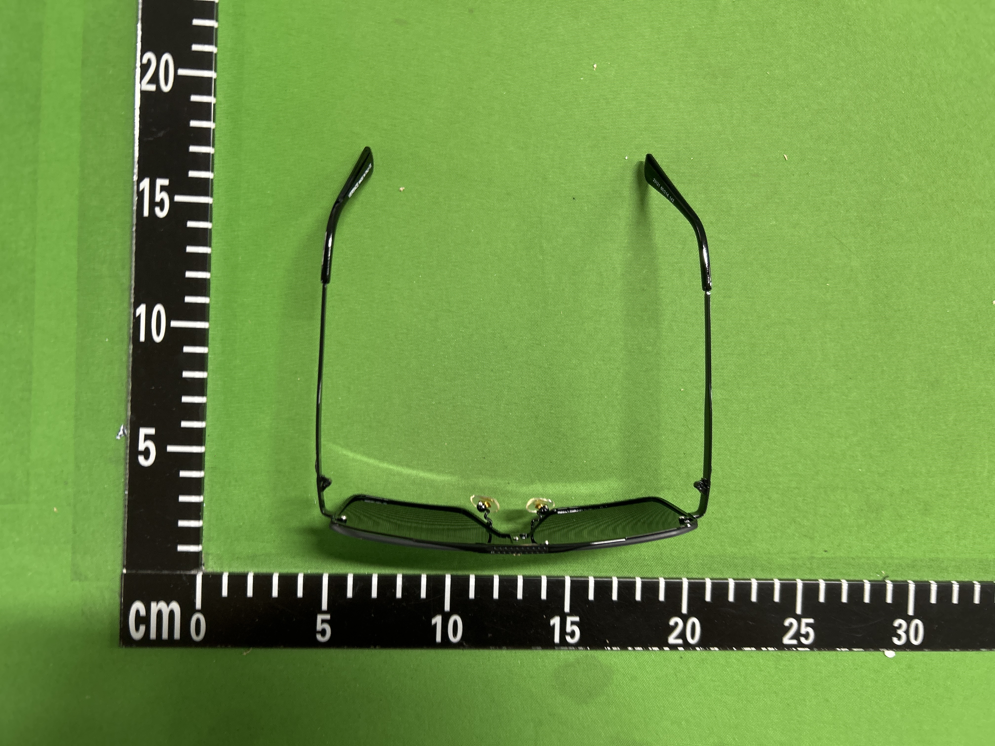 Foto QC 5 de Versace Shield Metal Sunglasses Gold Black Grey Gradient (23055)