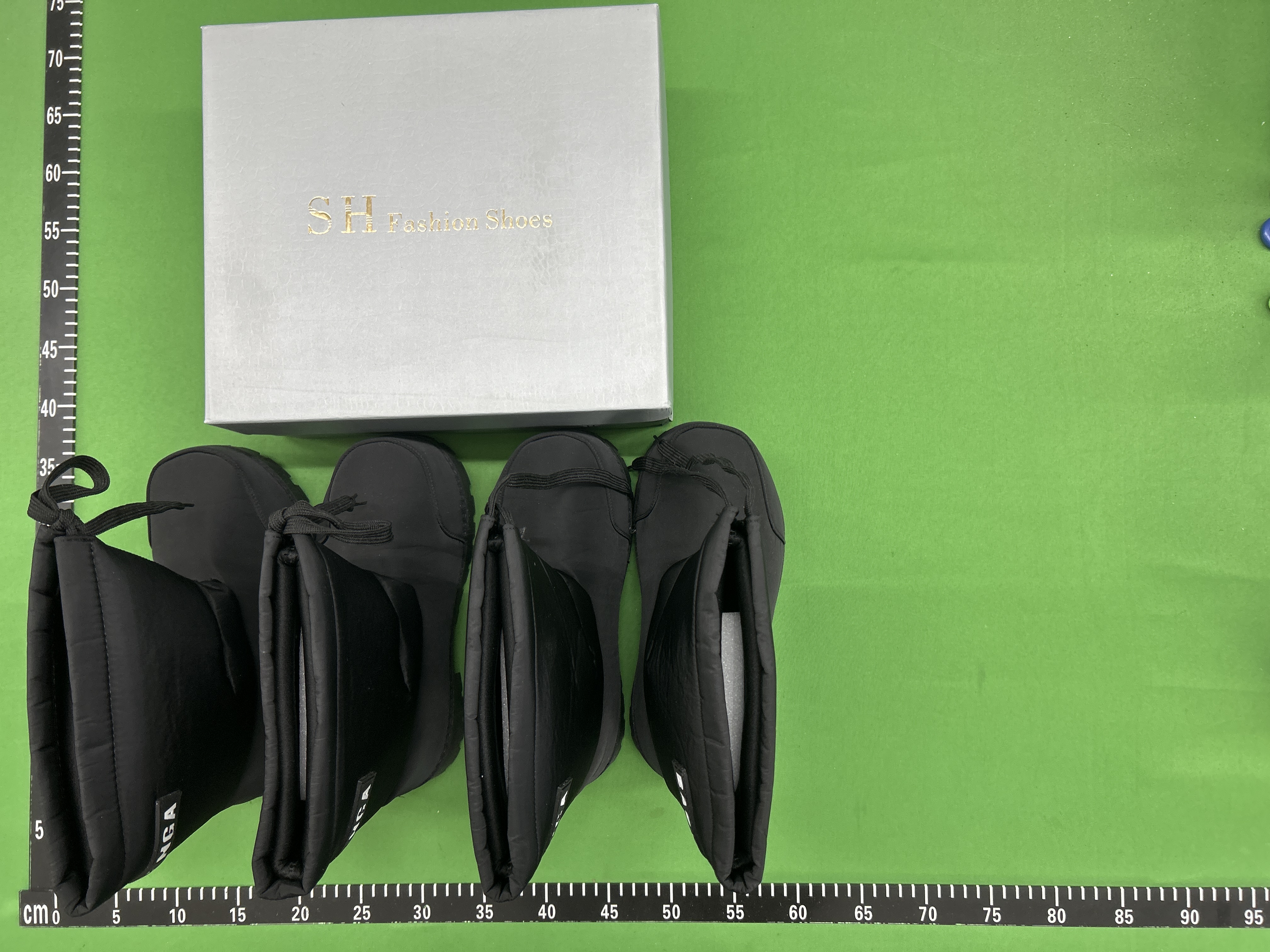 Foto QC 1 de Balenciaga Alaska Padded Nylon Low Boots Logo Patch Black
