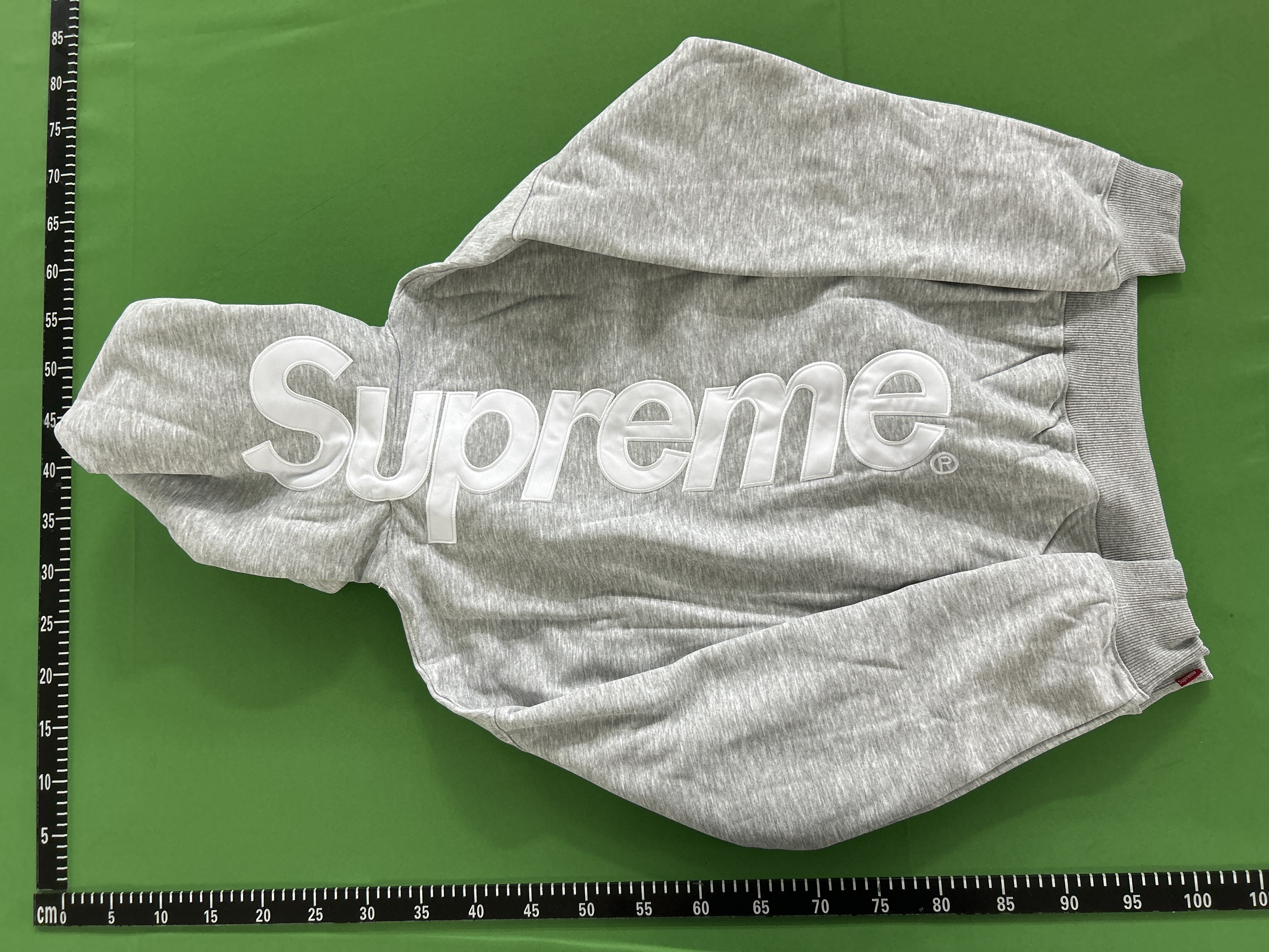 Foto QC 4 de Supreme Satin Applique Sweater Hooded Heather Grey