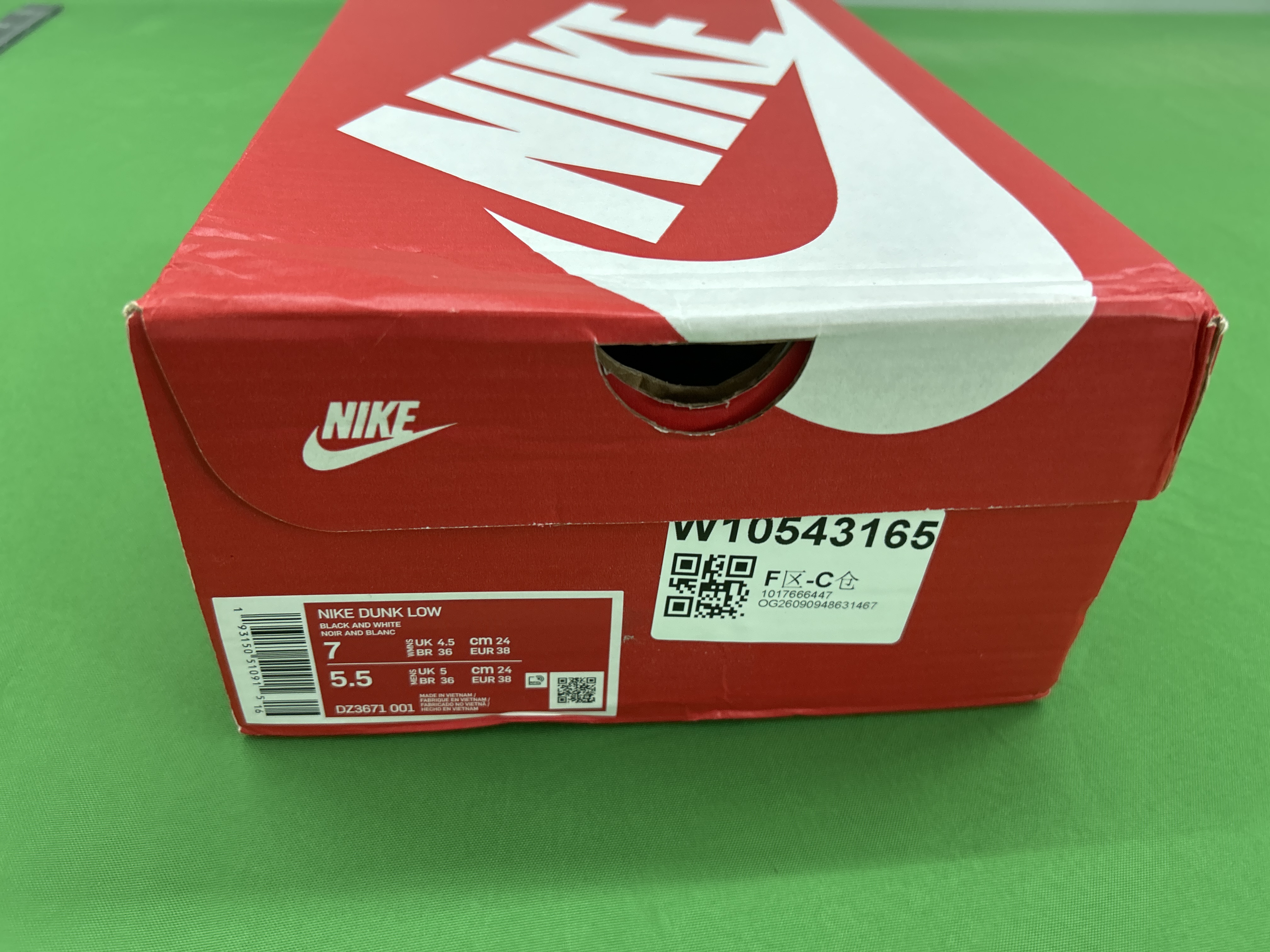 Foto QC 8 de Nike Shox R4 QS Natural Metallic Silver IO4544-100