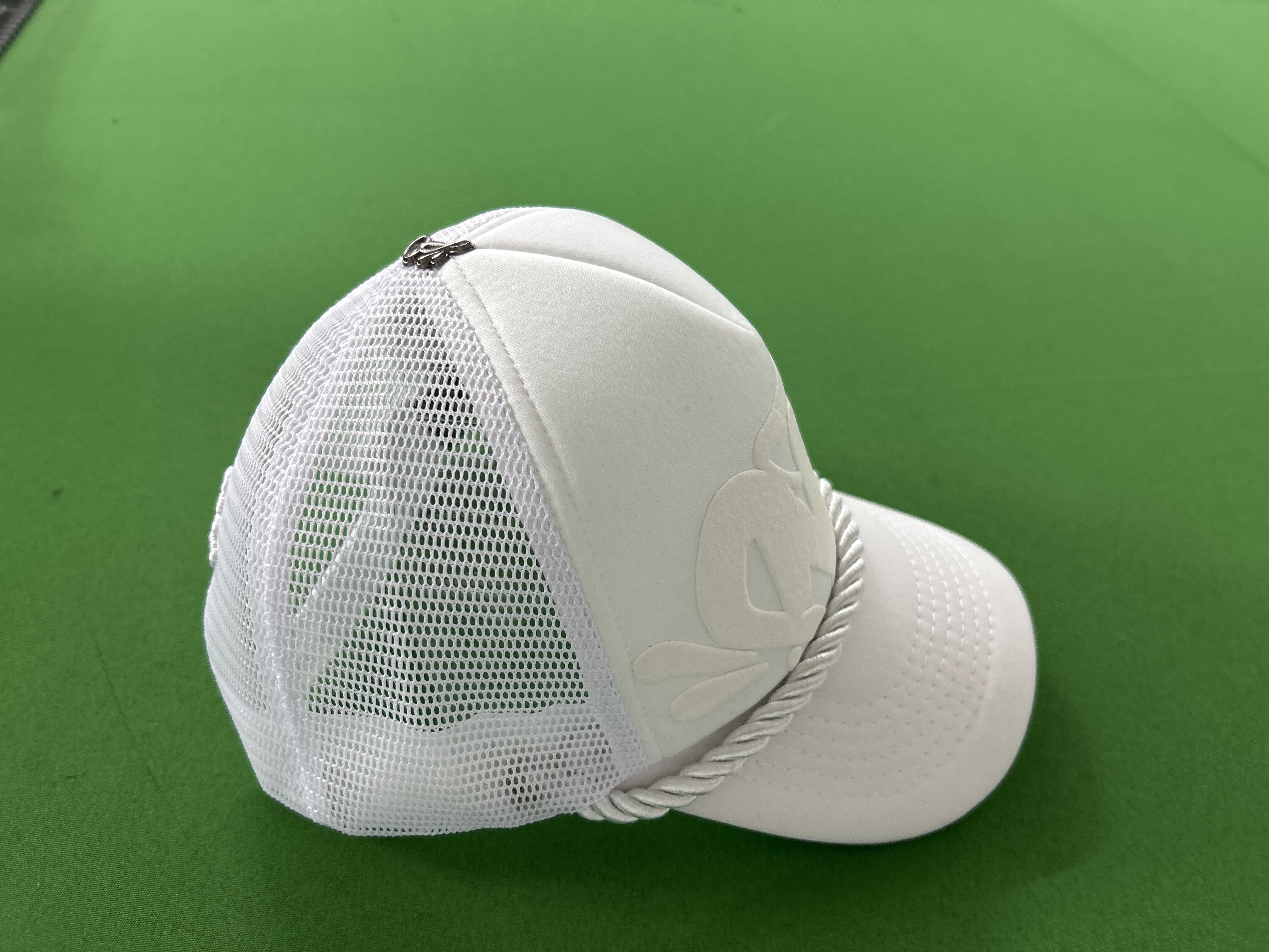Foto QC 3 de Synaworld Logo Trucker Cap Pink