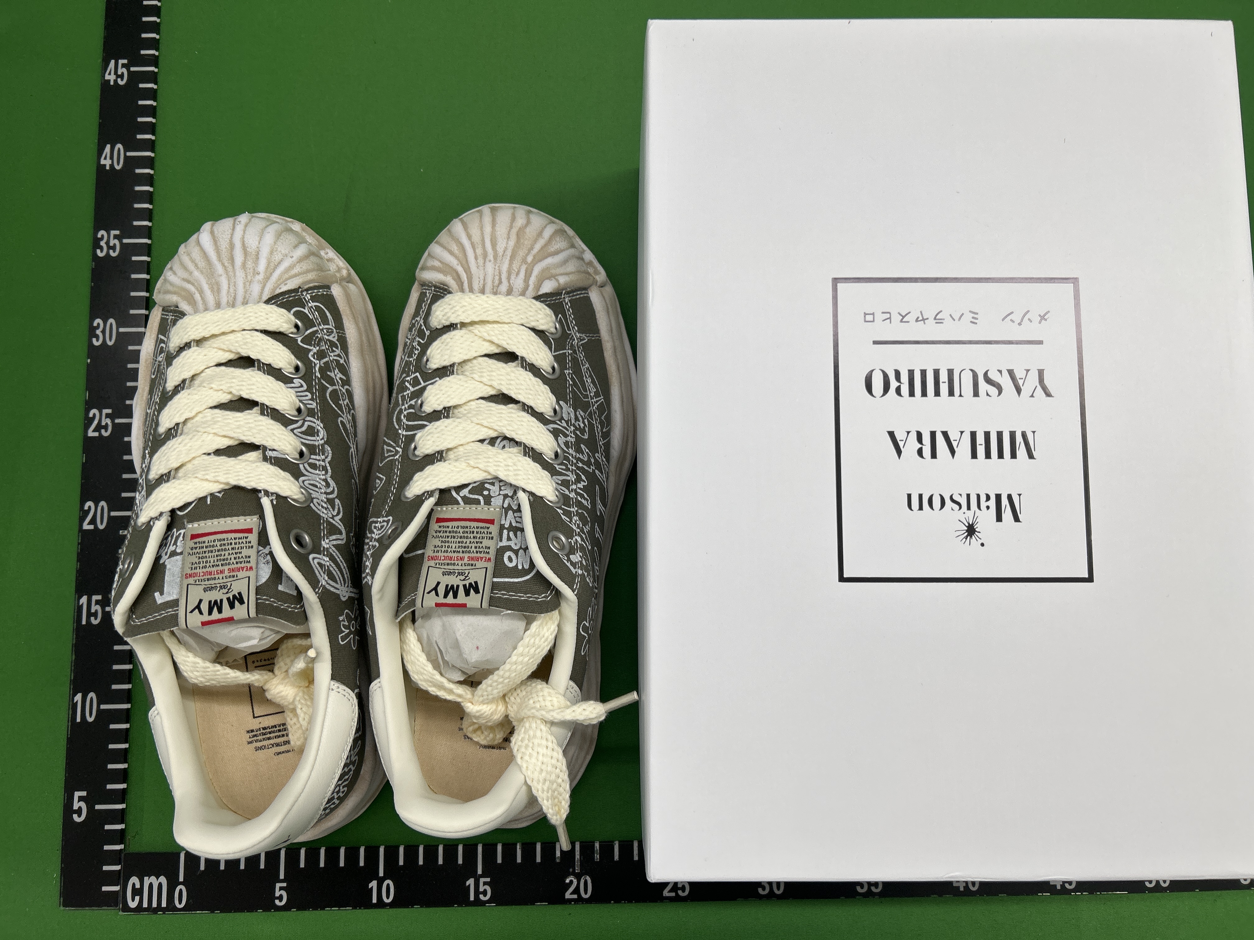 Foto QC 8 de Maison Mihara Yasuhiro Larry Low Gray A14FW703