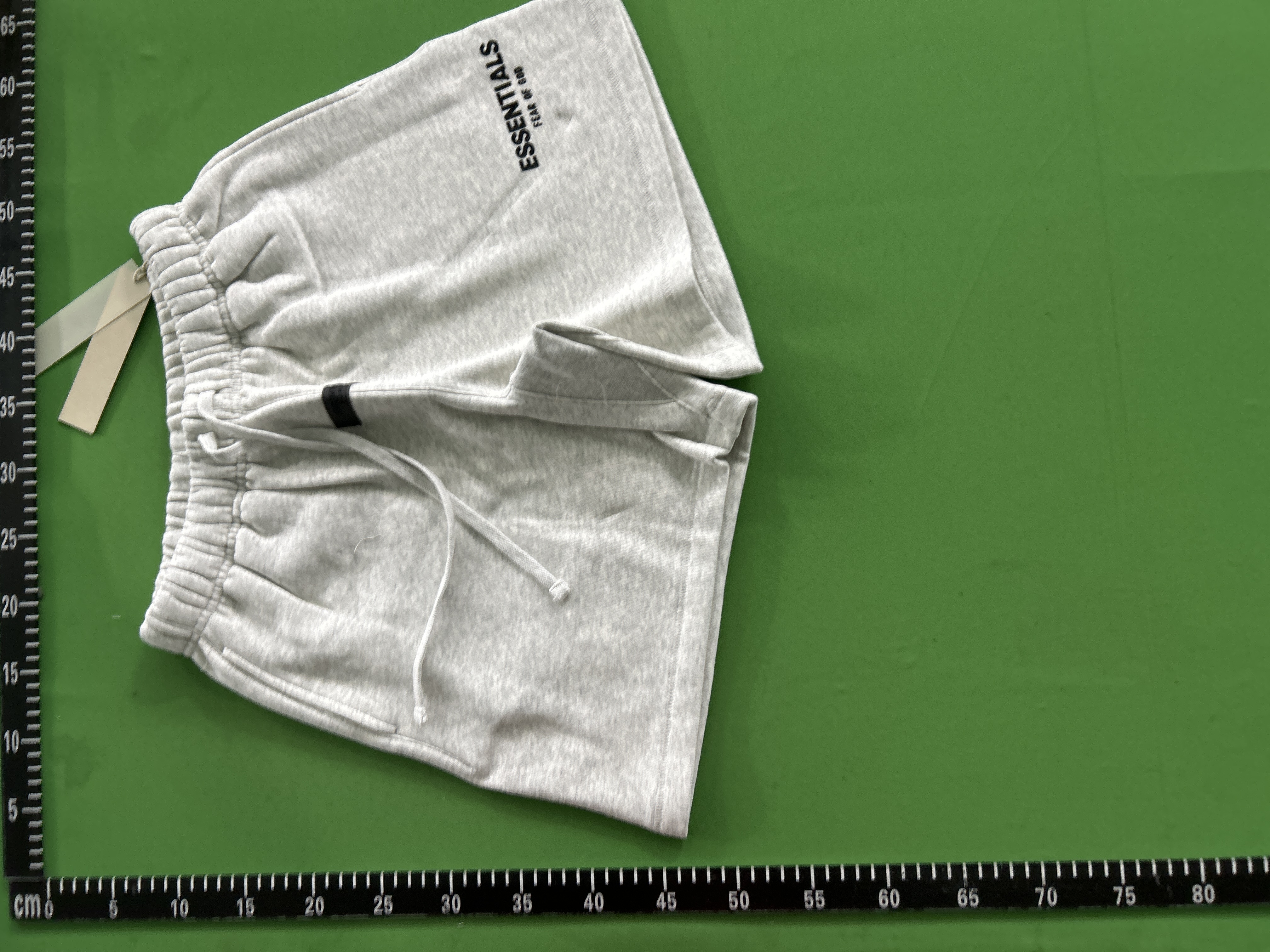Foto QC 2 de Fear of God Essentials Sweat Shorts Kids Fleece Heather Grey