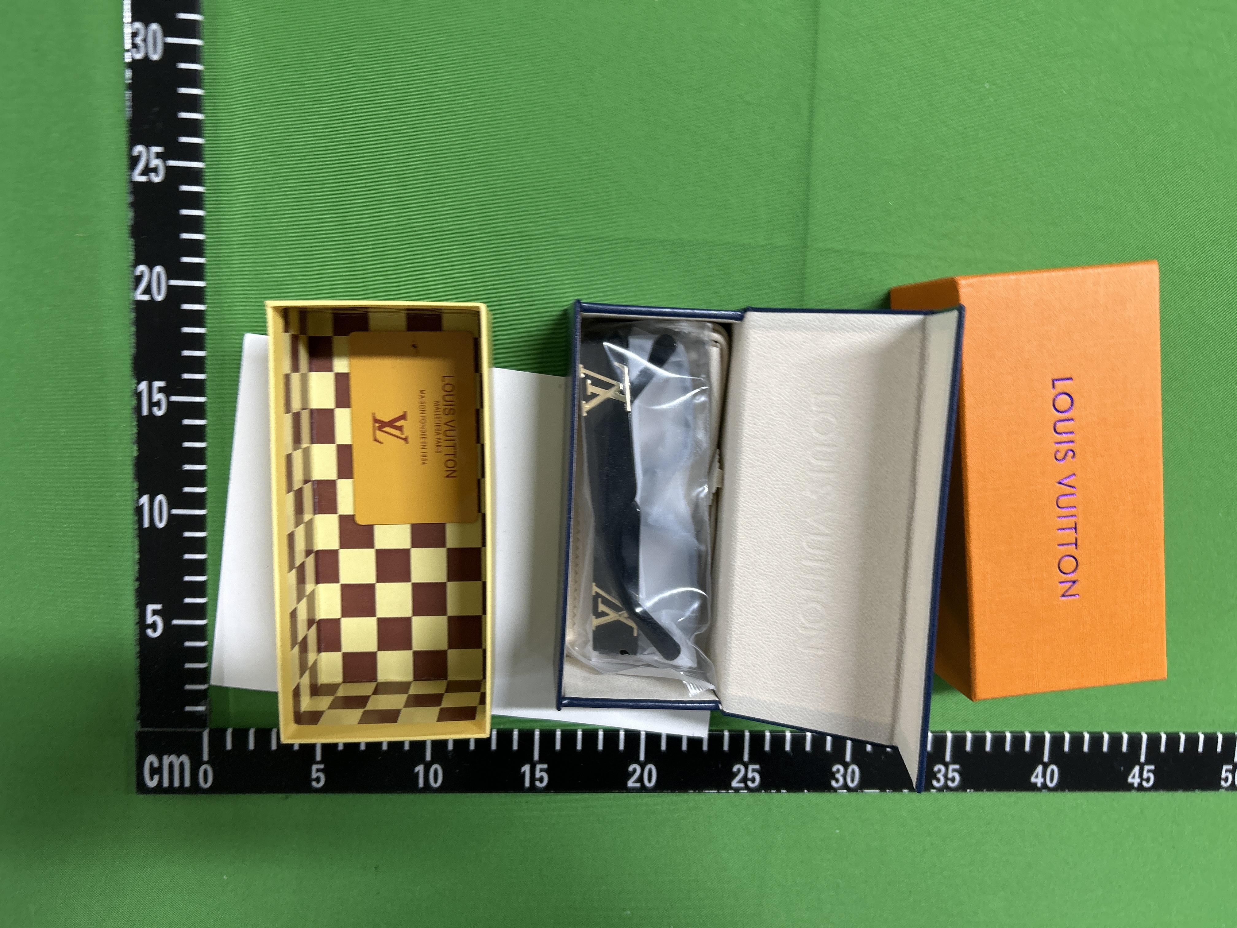 Foto QC 6 de Louis Vuitton LV Waimea Acetate Sunglasses Black Monogram (Z1082W)