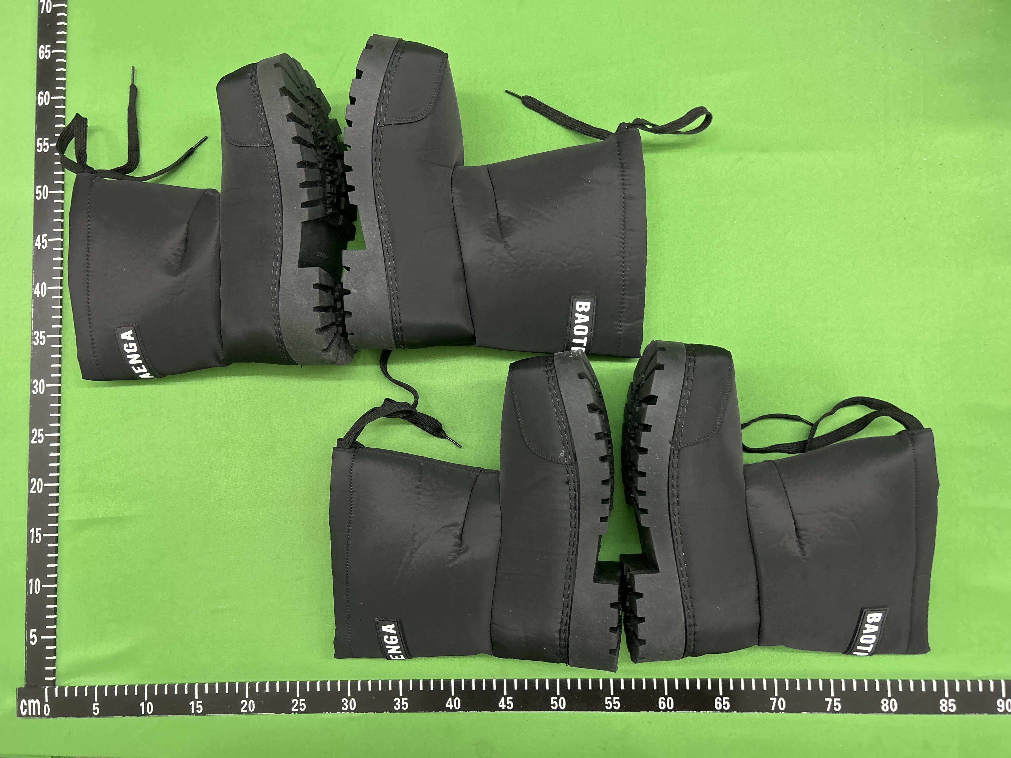 Foto QC 2 de Balenciaga Alaska Padded Nylon Low Boots Logo Patch Black