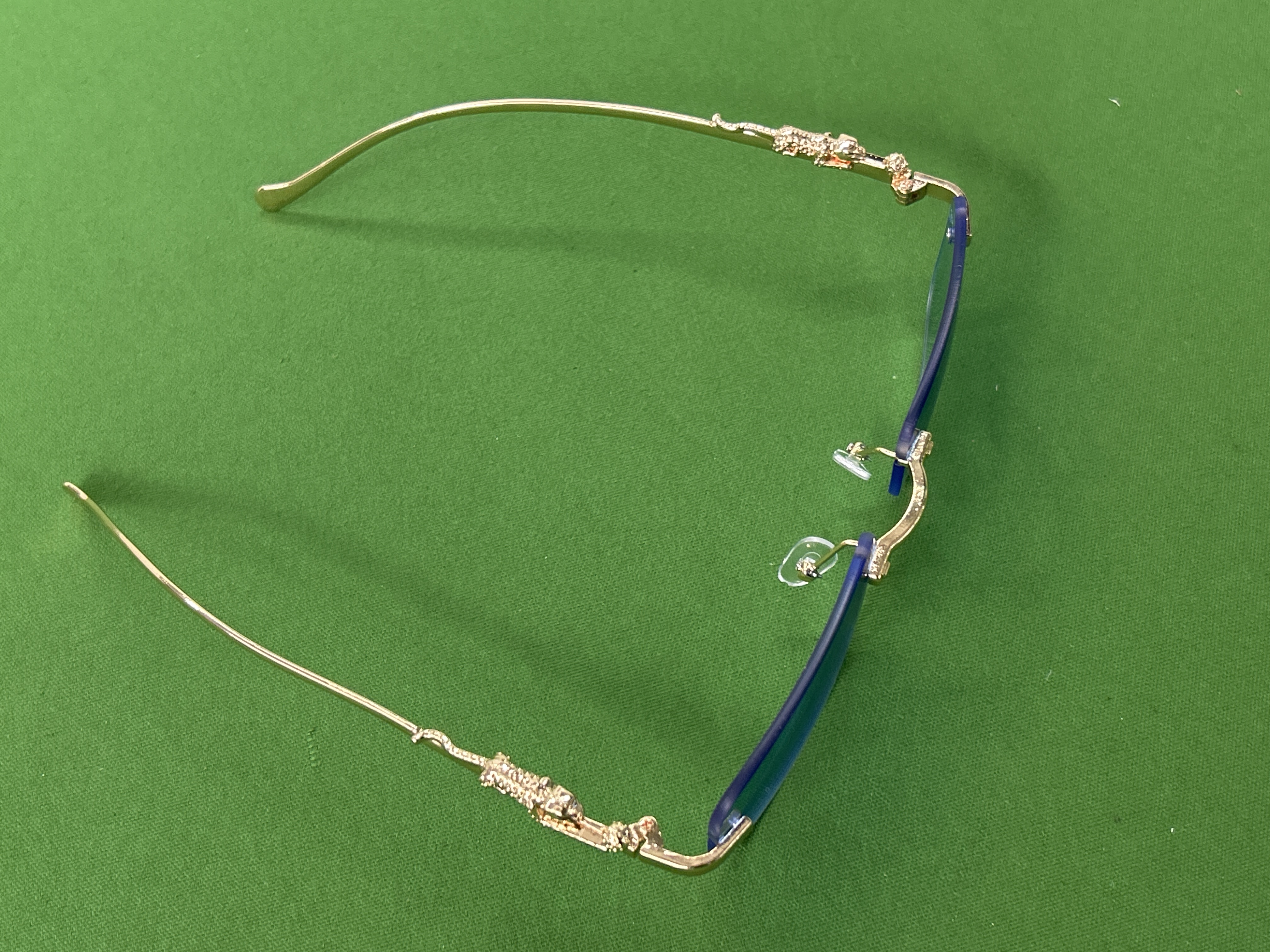Foto QC 4 de Cartier Panthère Rectangular Rimless Metal Sunglasses Silver Clear (2026)