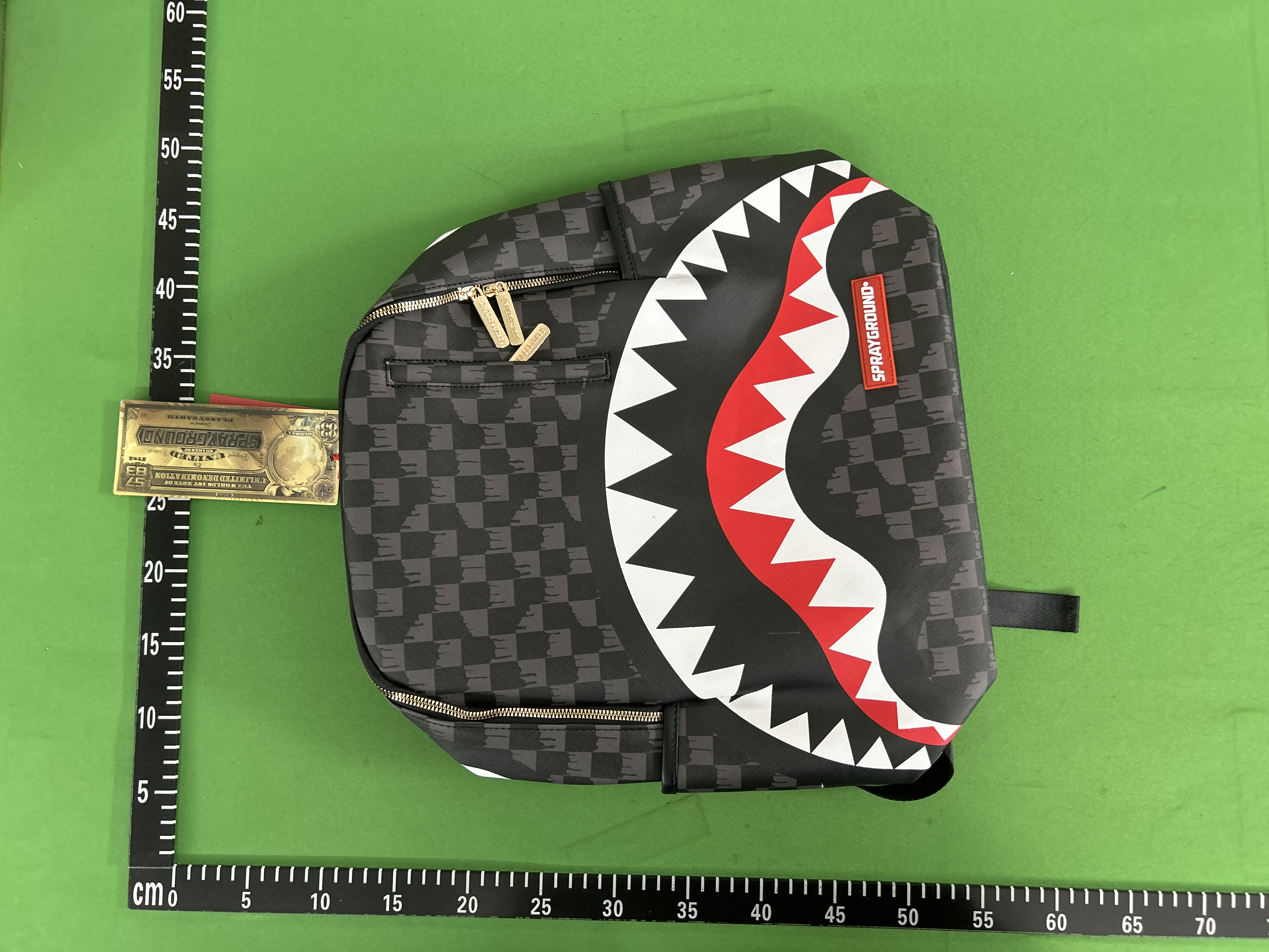 Foto QC 2 de Sprayground x James First Class The 305 Shark Island Bank Heist Backpack 20L Blue Checkered Multicolor
