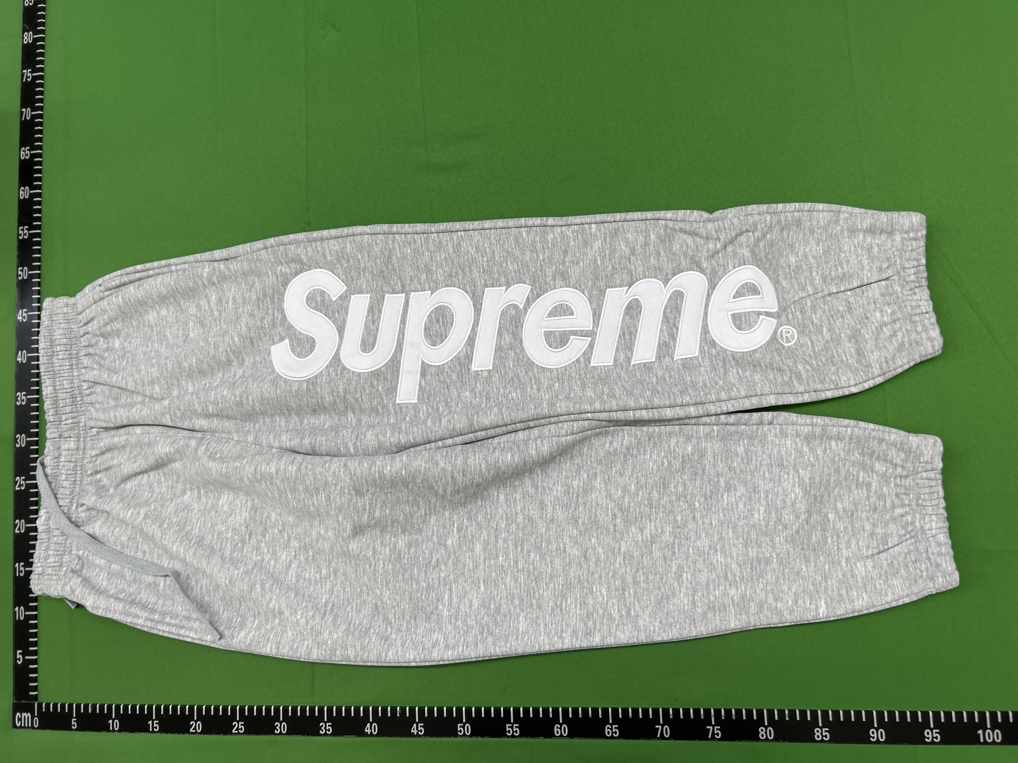 Foto QC 8 de Supreme Satin Applique Hooded Sweater Black