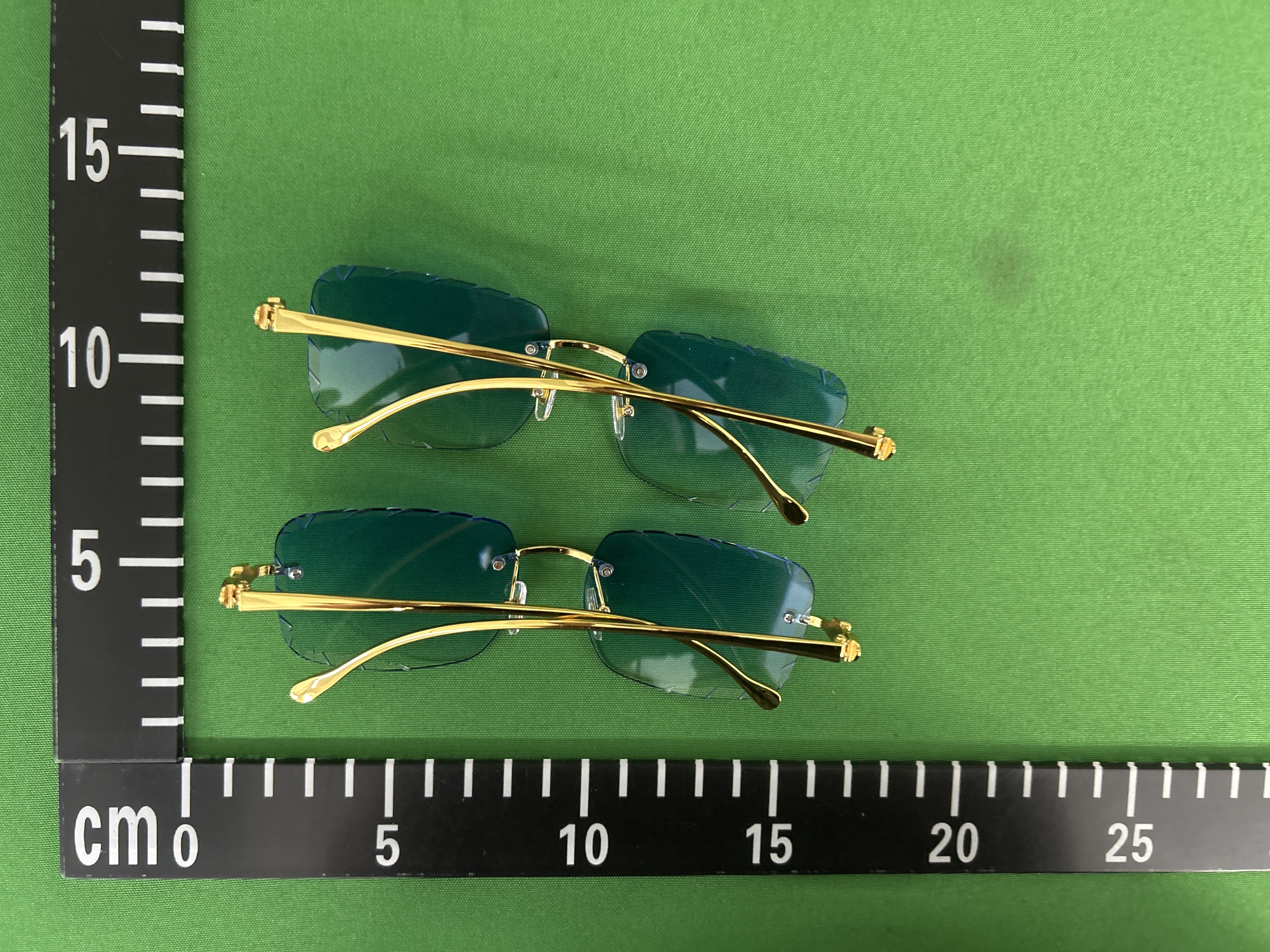Foto QC 2 de Cartier Panthère Square-Frame Metal Sunglasses Gold Clear (6089)