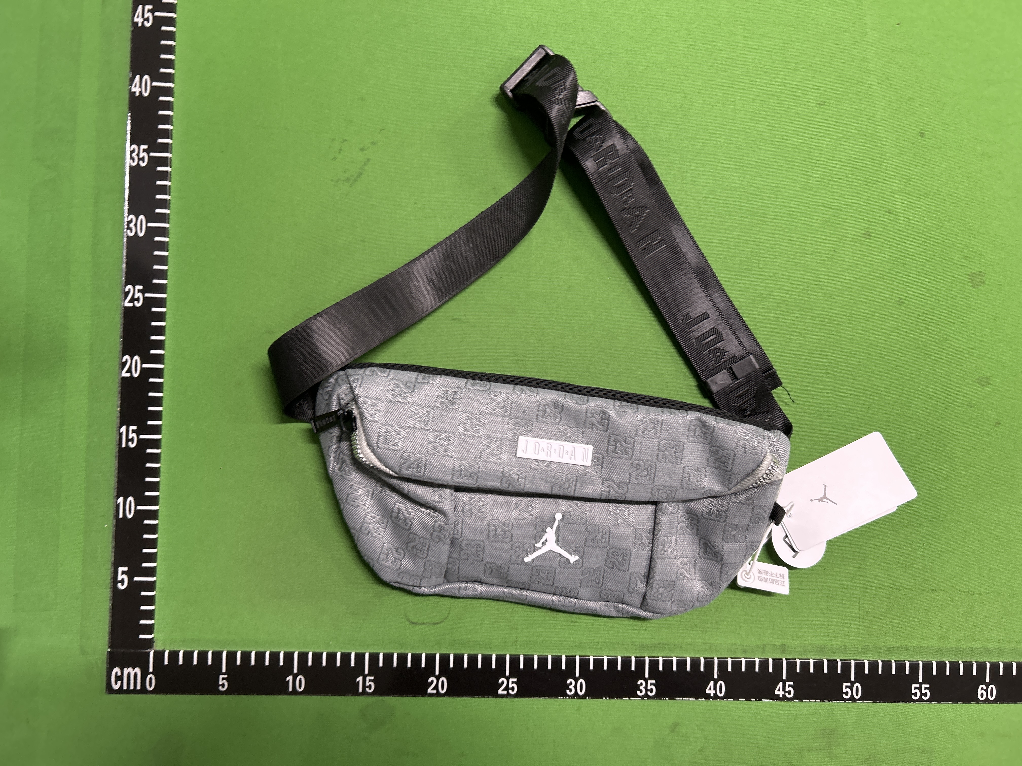 Foto QC 2 de Jordan x Paris Saint-Germain Monogram Belt Bag Black Gold