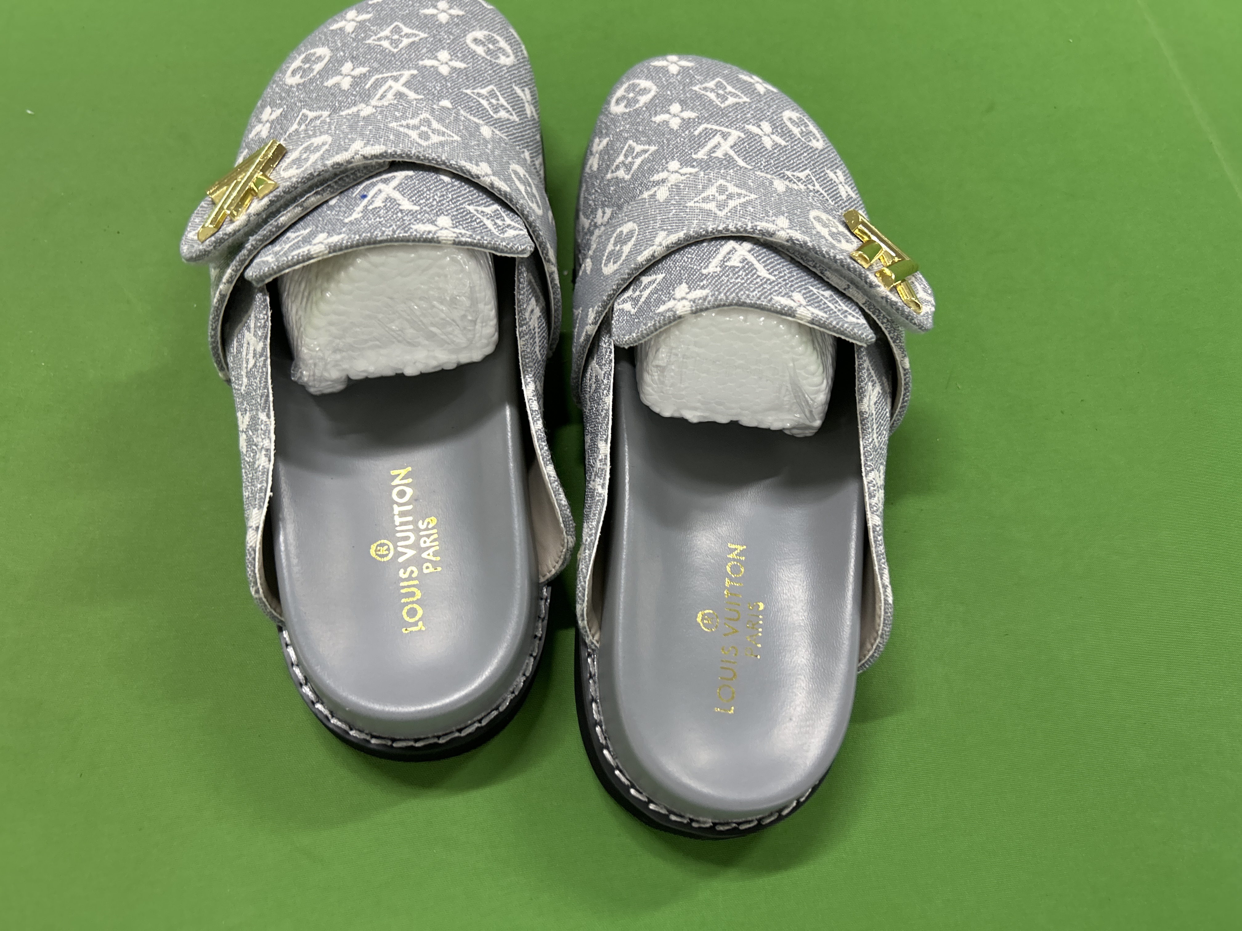 Foto QC 8 de Louis Vuitton Pool Pillow Comfort Sandals Padded Monogram Brown SH13