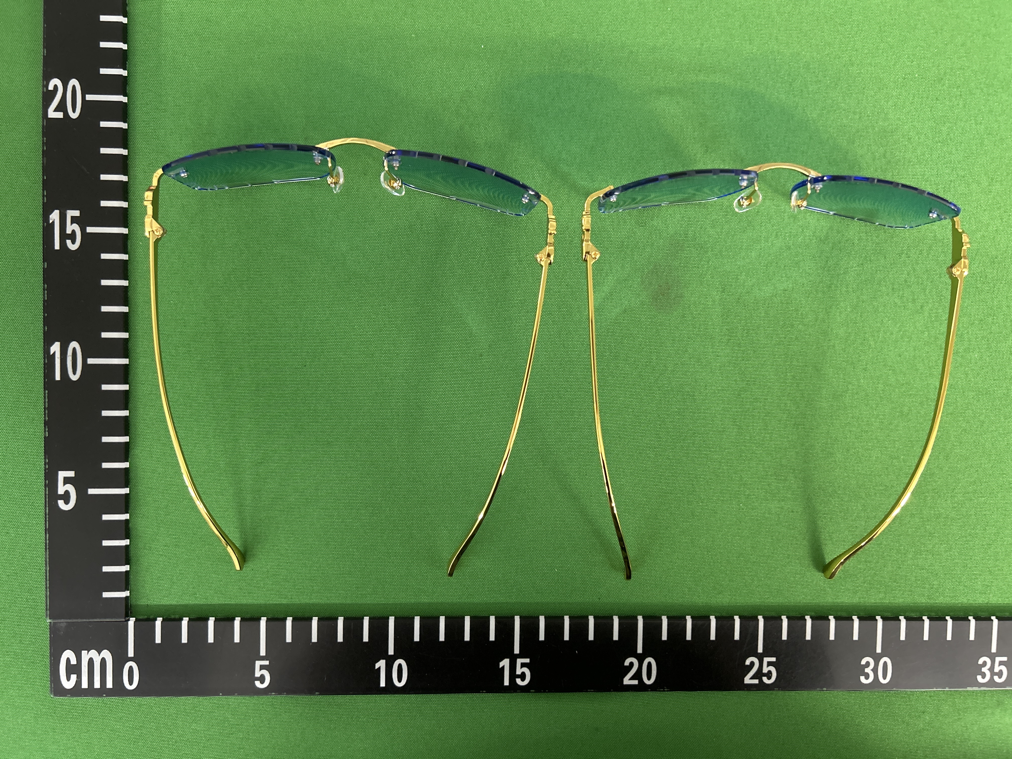 Foto QC 3 de Cartier Panthère Square-Frame Metal Sunglasses Gold Clear (6089)