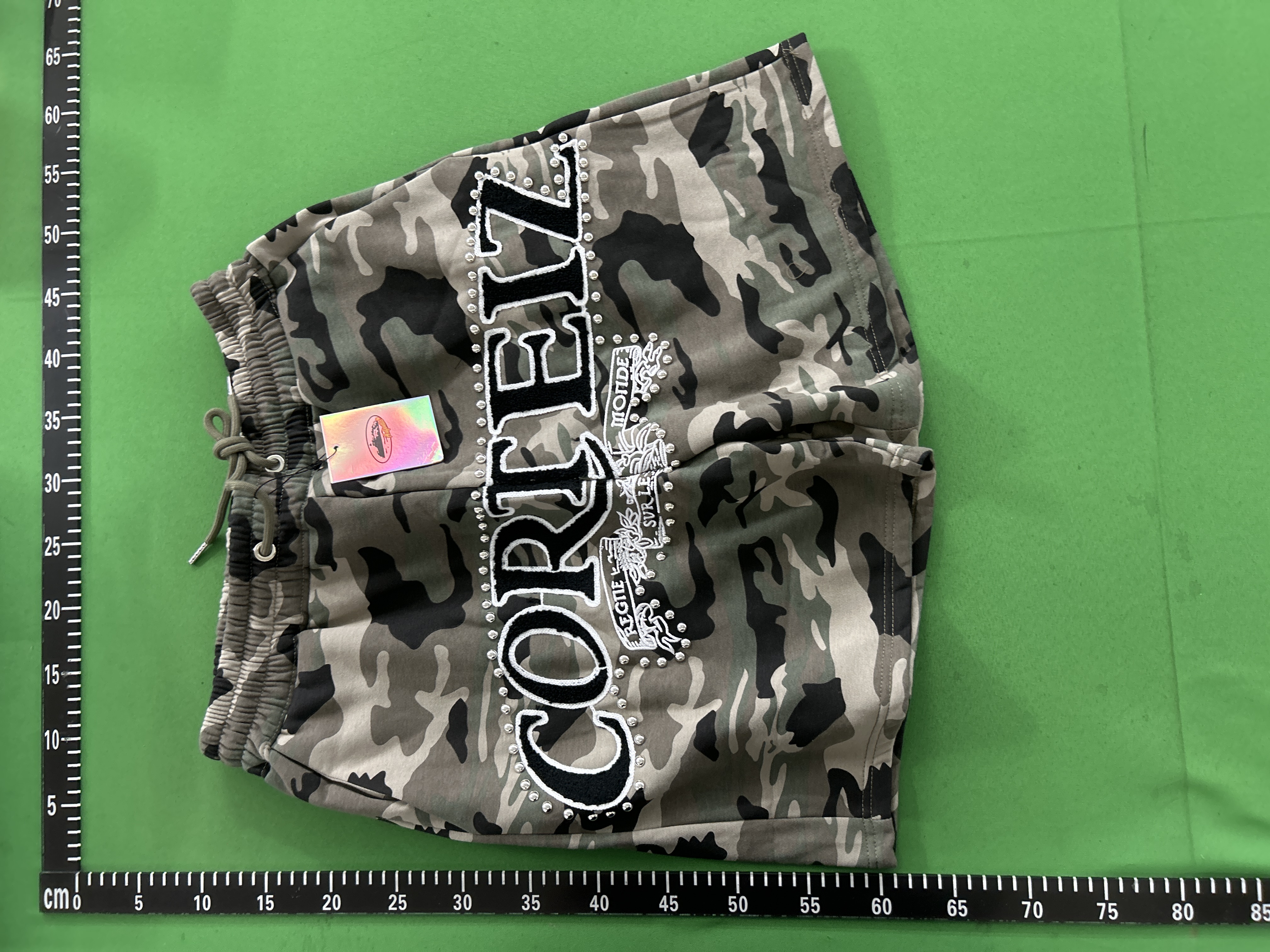 Foto QC 4 de Purple Brand P001 Denim Shorts Carpenter Firework Rhinestone Light Indigo