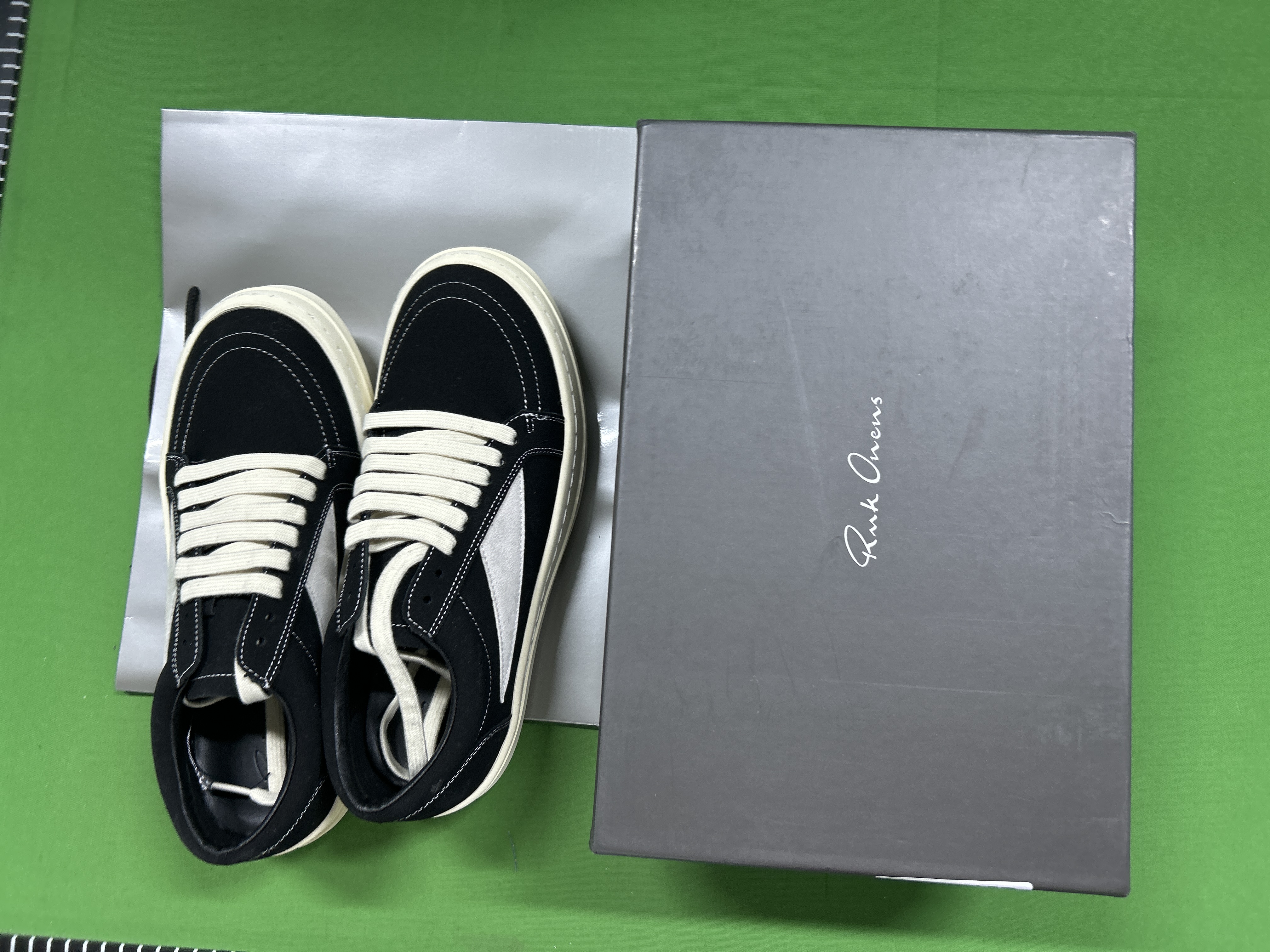Foto QC 2 de Rick Owens Low Sneaks Low Black Milk