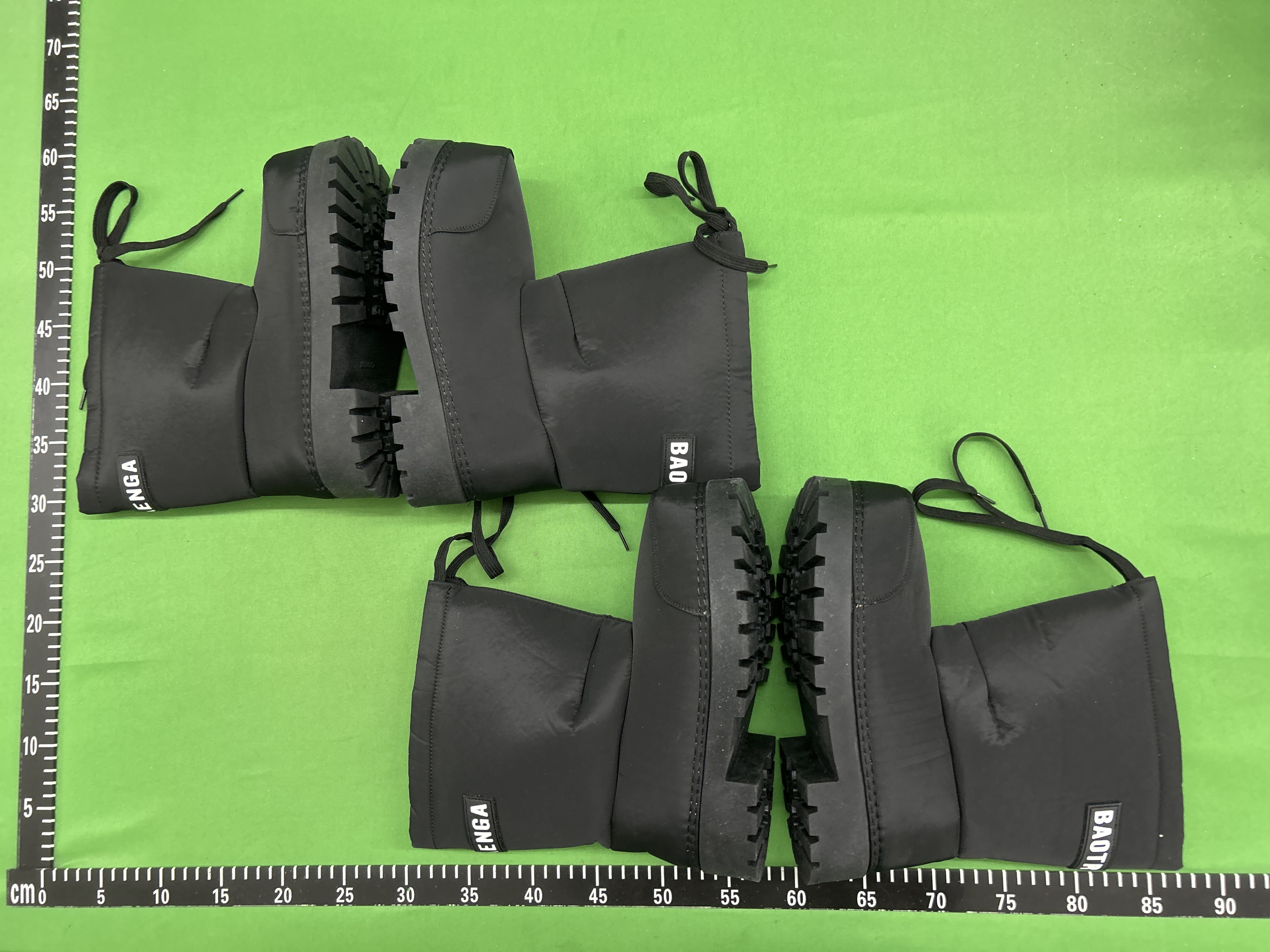 Foto QC 6 de Balenciaga Alaska Padded Nylon Low Boots Logo Patch Black