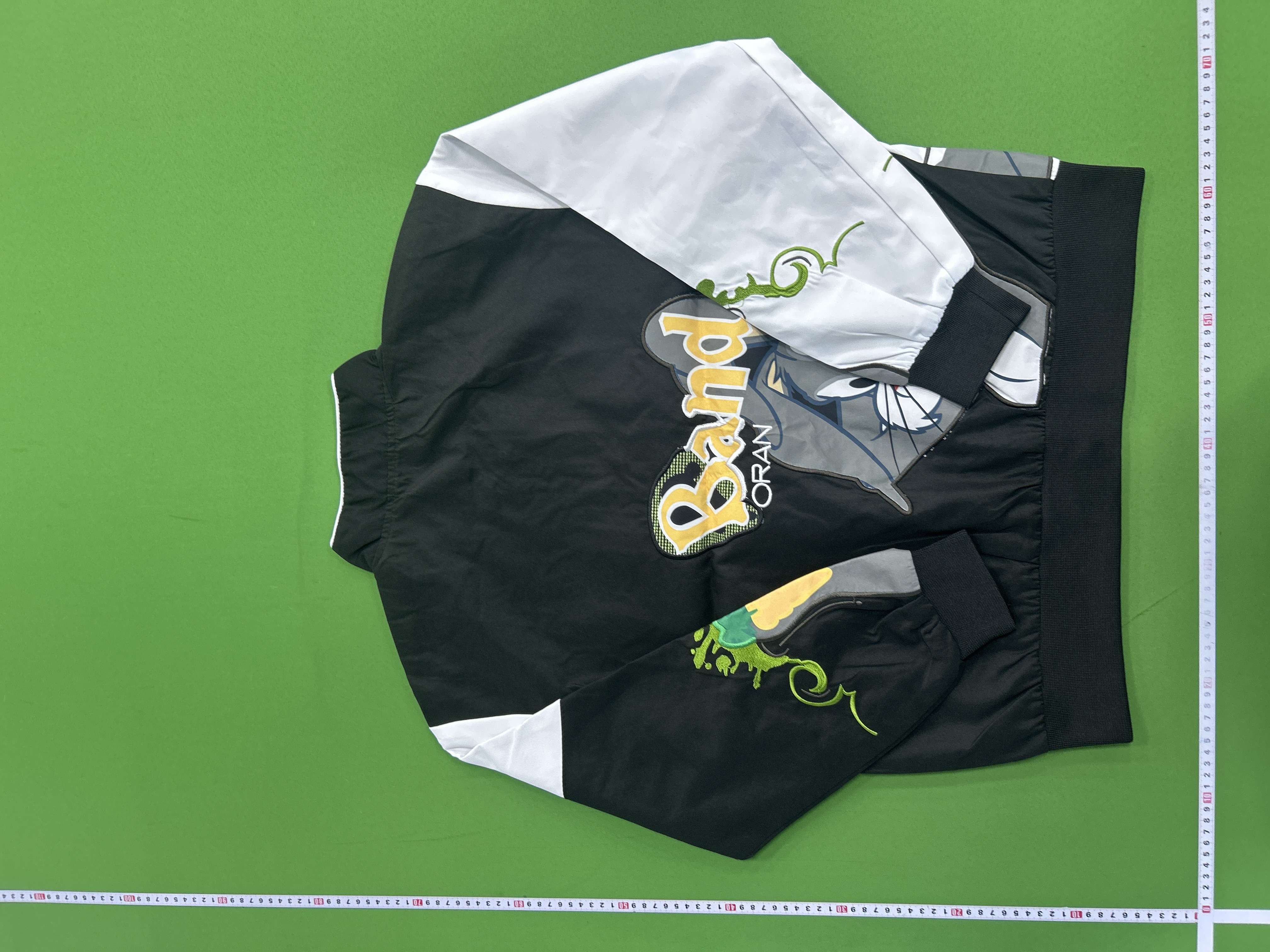 Foto QC 7 de Looney Tunes Bugs Bunny Varsity Jacket Oversized Black White