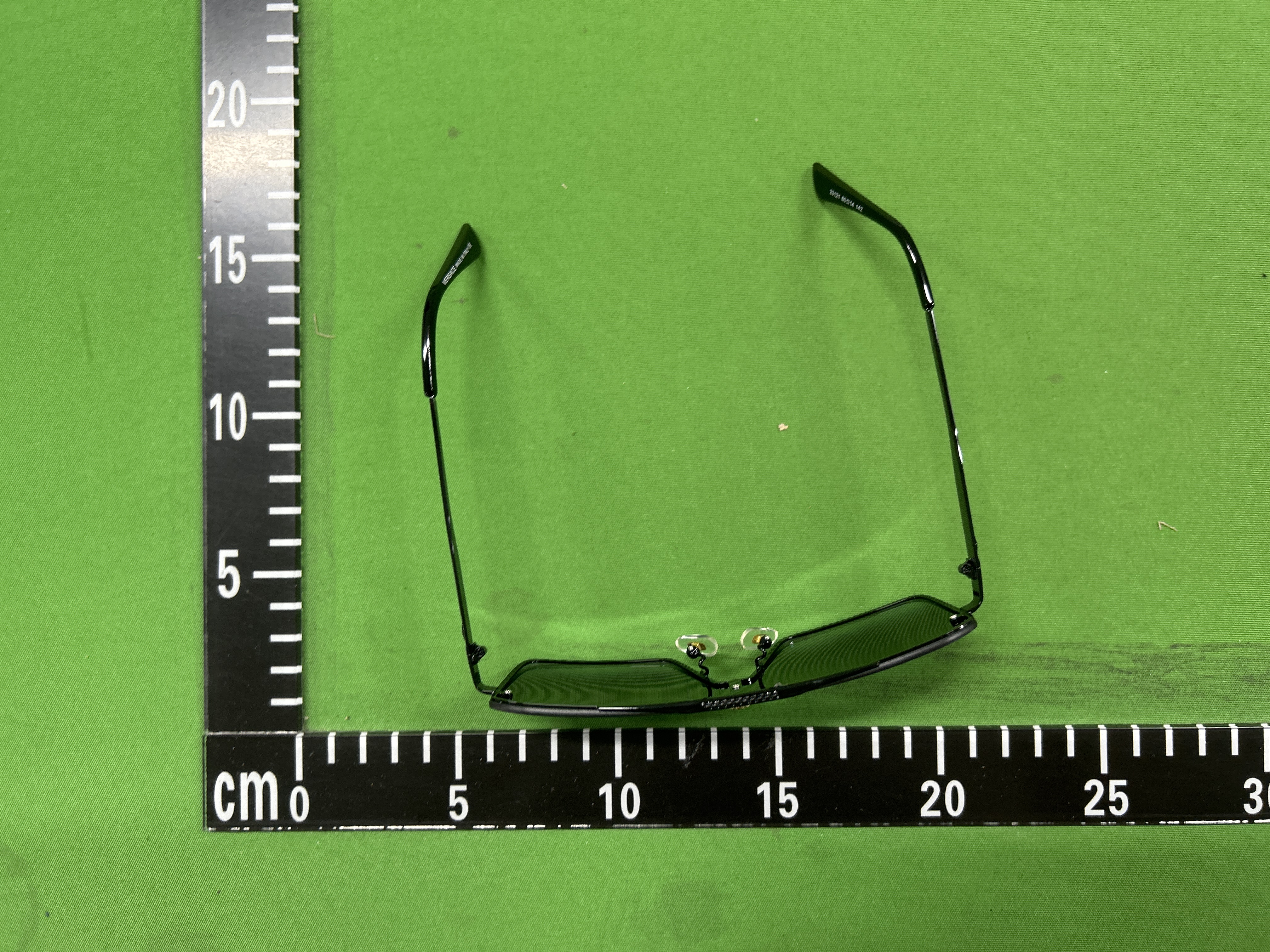 Foto QC 1 de Versace Shield Metal Sunglasses Gold Black Grey Gradient (23055)