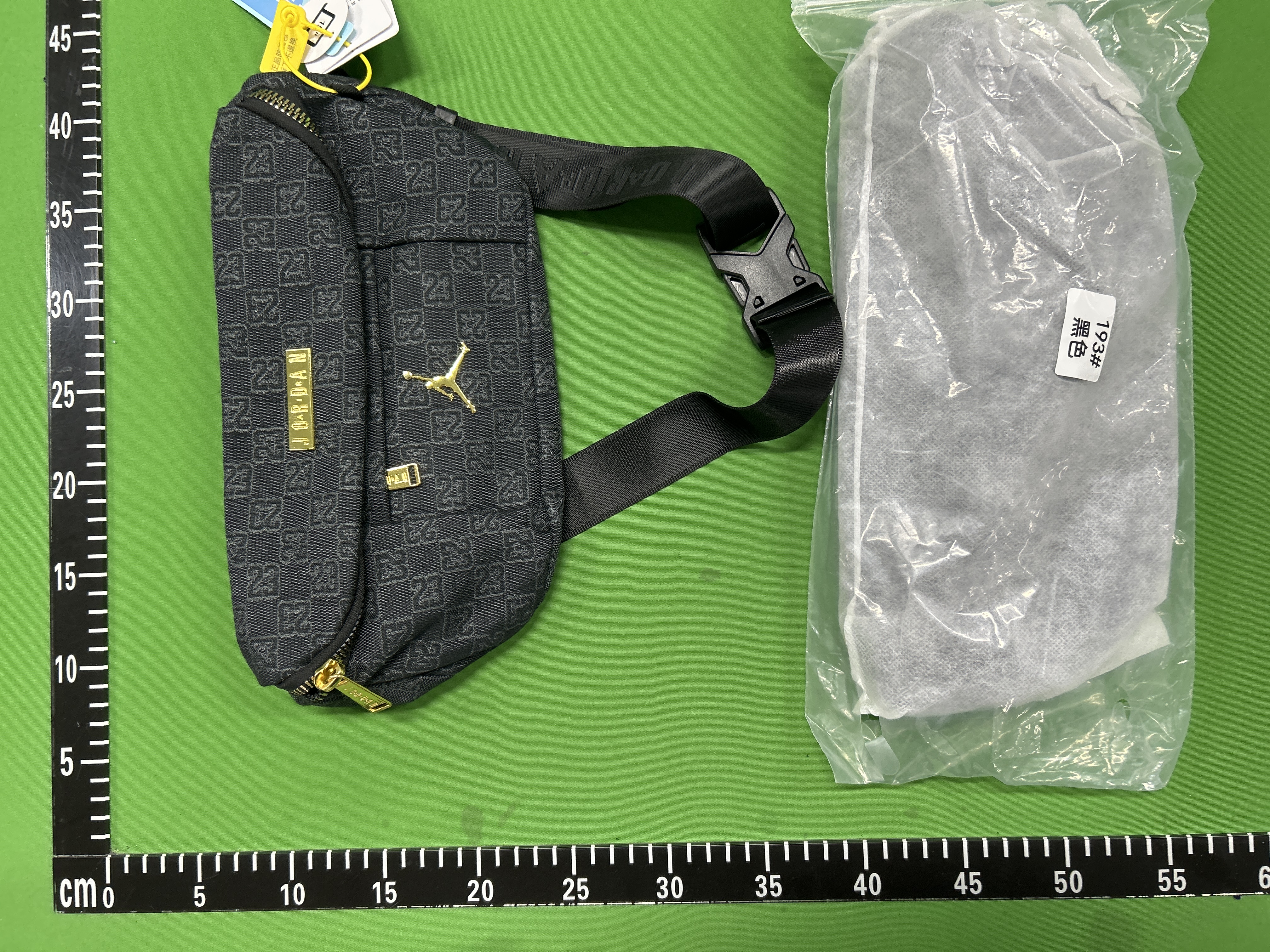 Foto QC 6 de Jordan x Paris Saint-Germain Monogram Belt Bag Black Gold
