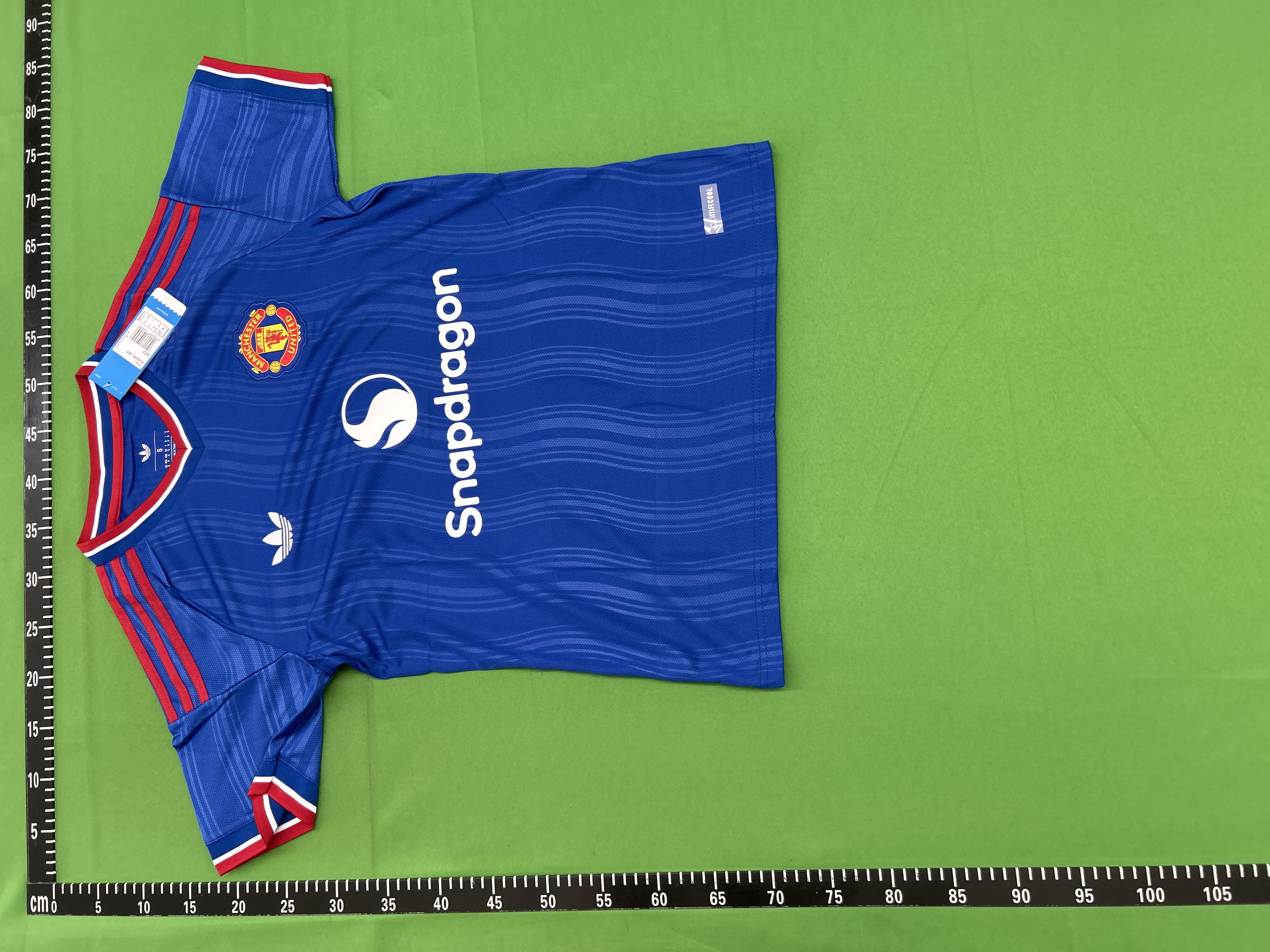 Foto QC 7 de adidas x Liverpool FC 2025/26 Mashup Jersey Red Cream Green