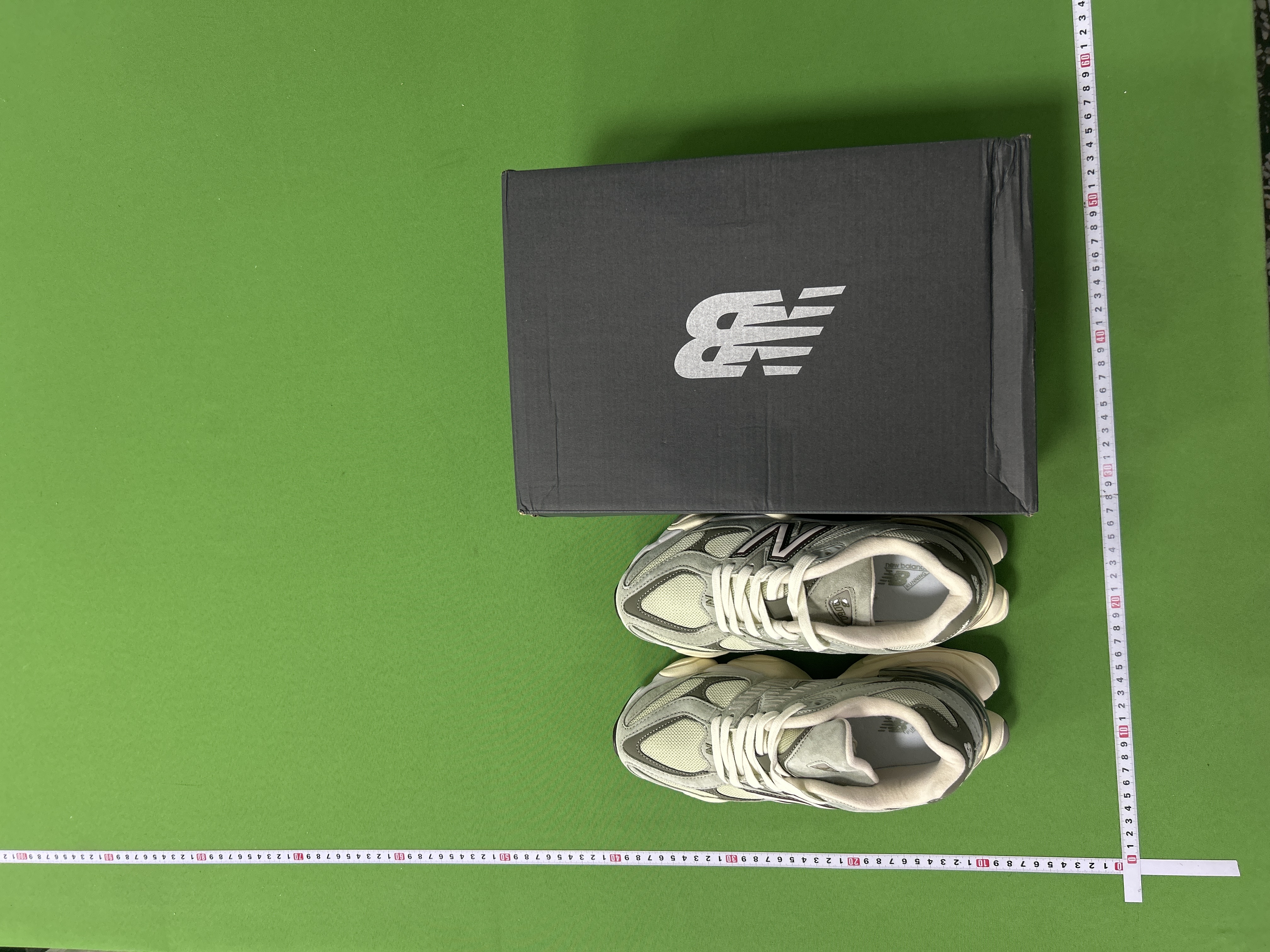 Foto QC 1 de New Balance 9060 Bricks & Wood Nothing Changed but the Address U9060BW1