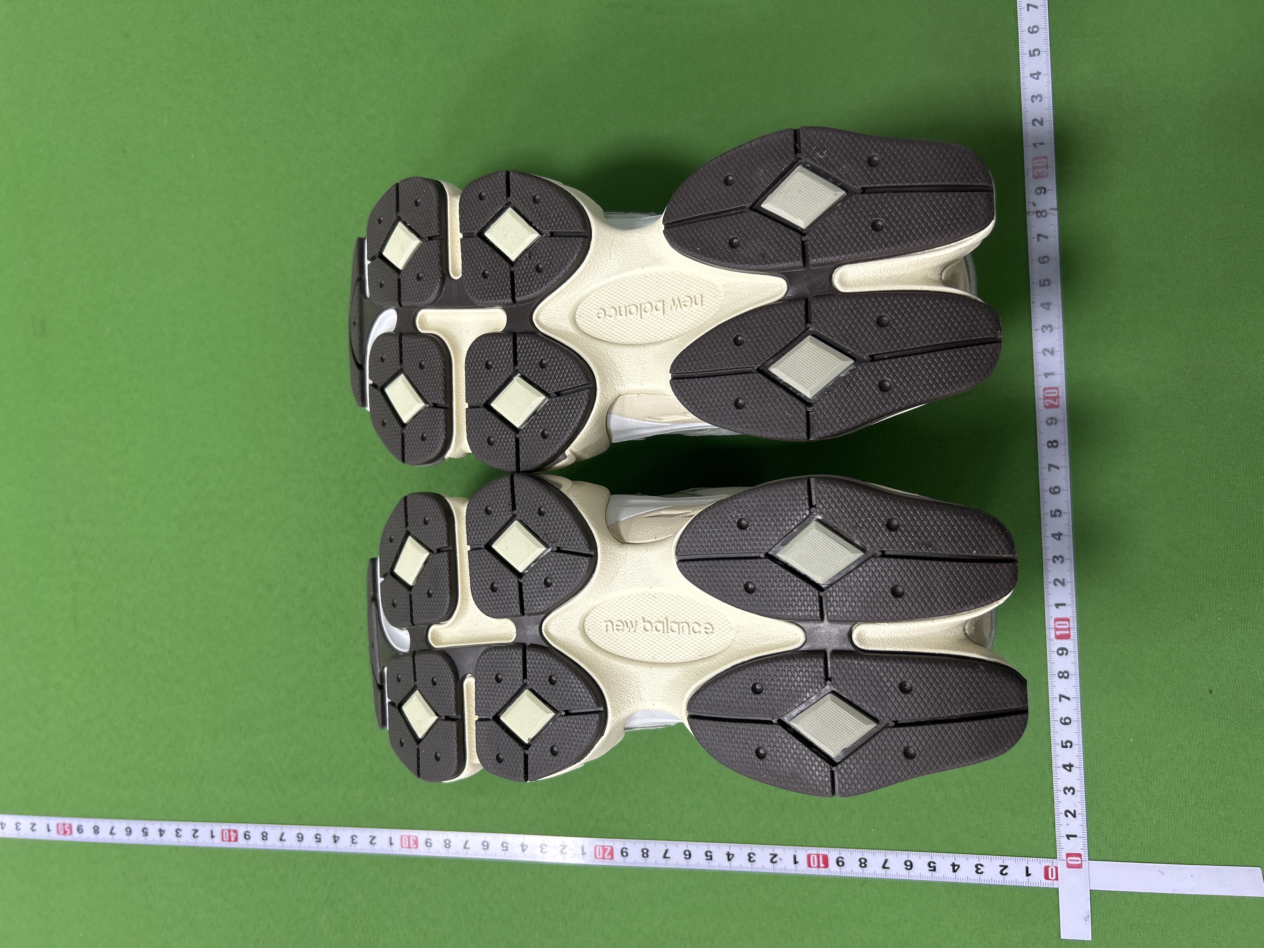 Foto QC 3 de New Balance 9060 Bricks & Wood Nothing Changed but the Address U9060BW1