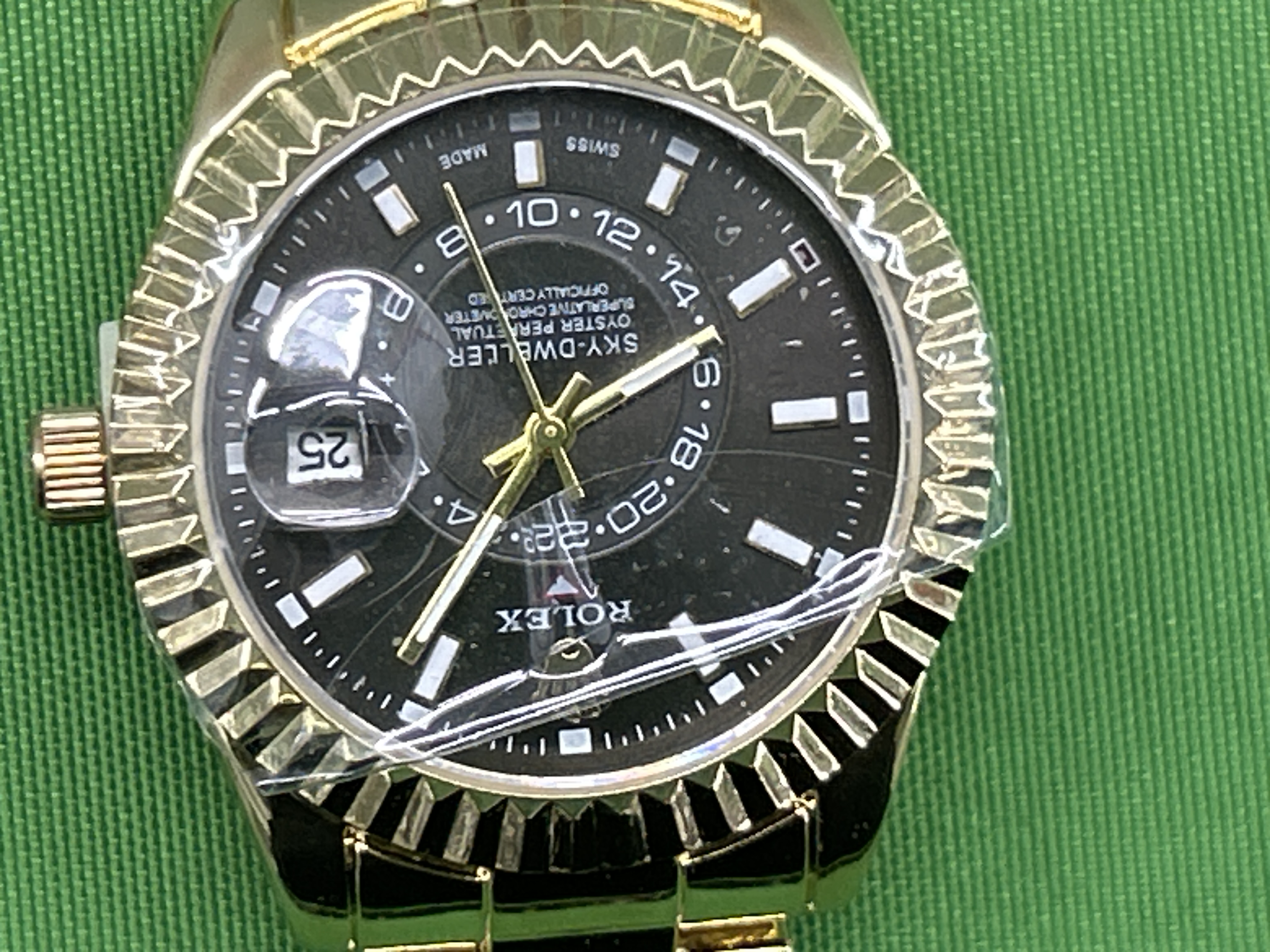 Foto QC 3 de Geneva Sky-Dweller Watch2026