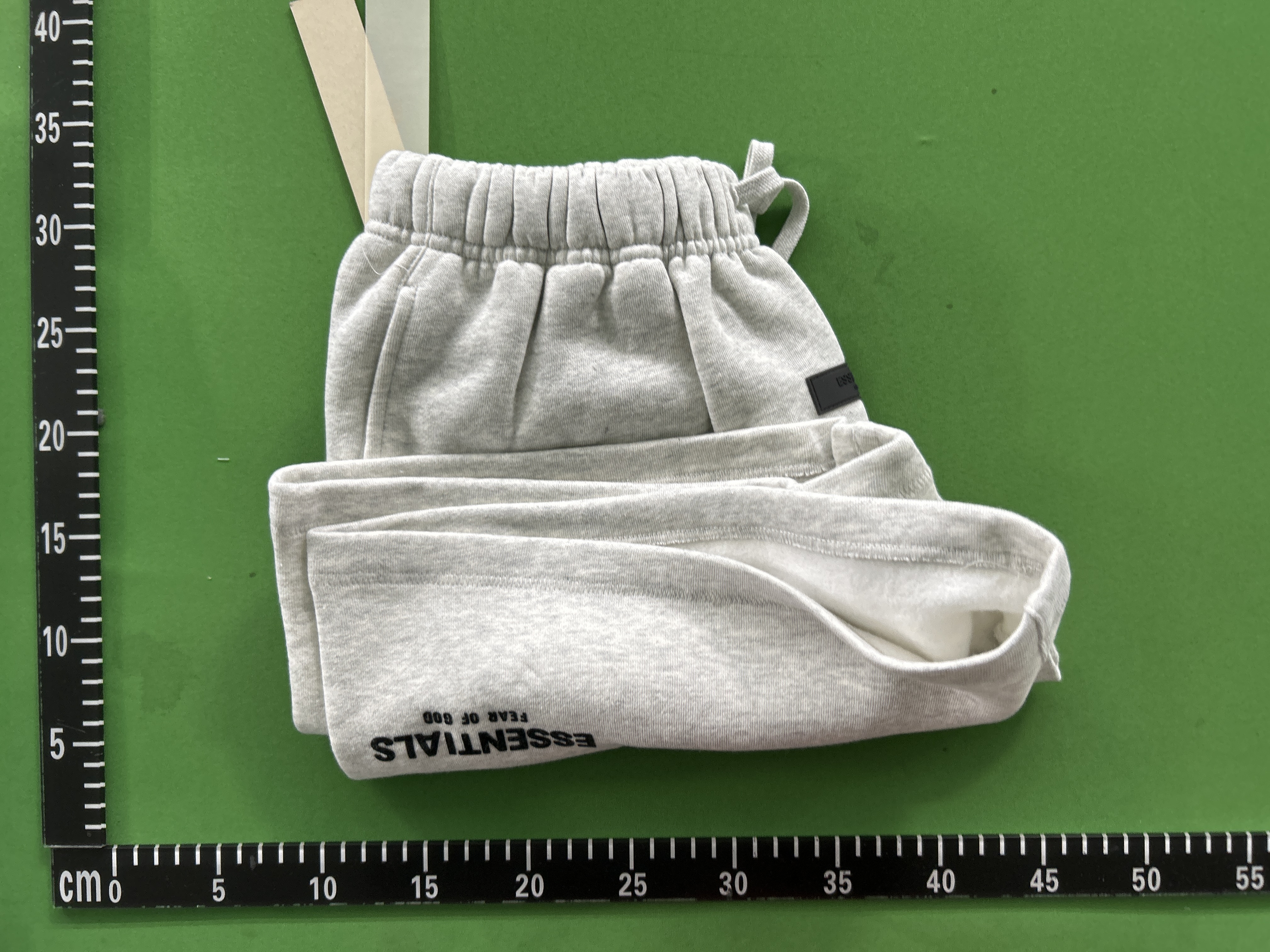 Foto QC 1 de Fear of God Essentials Sweat Shorts Kids Fleece Heather Grey