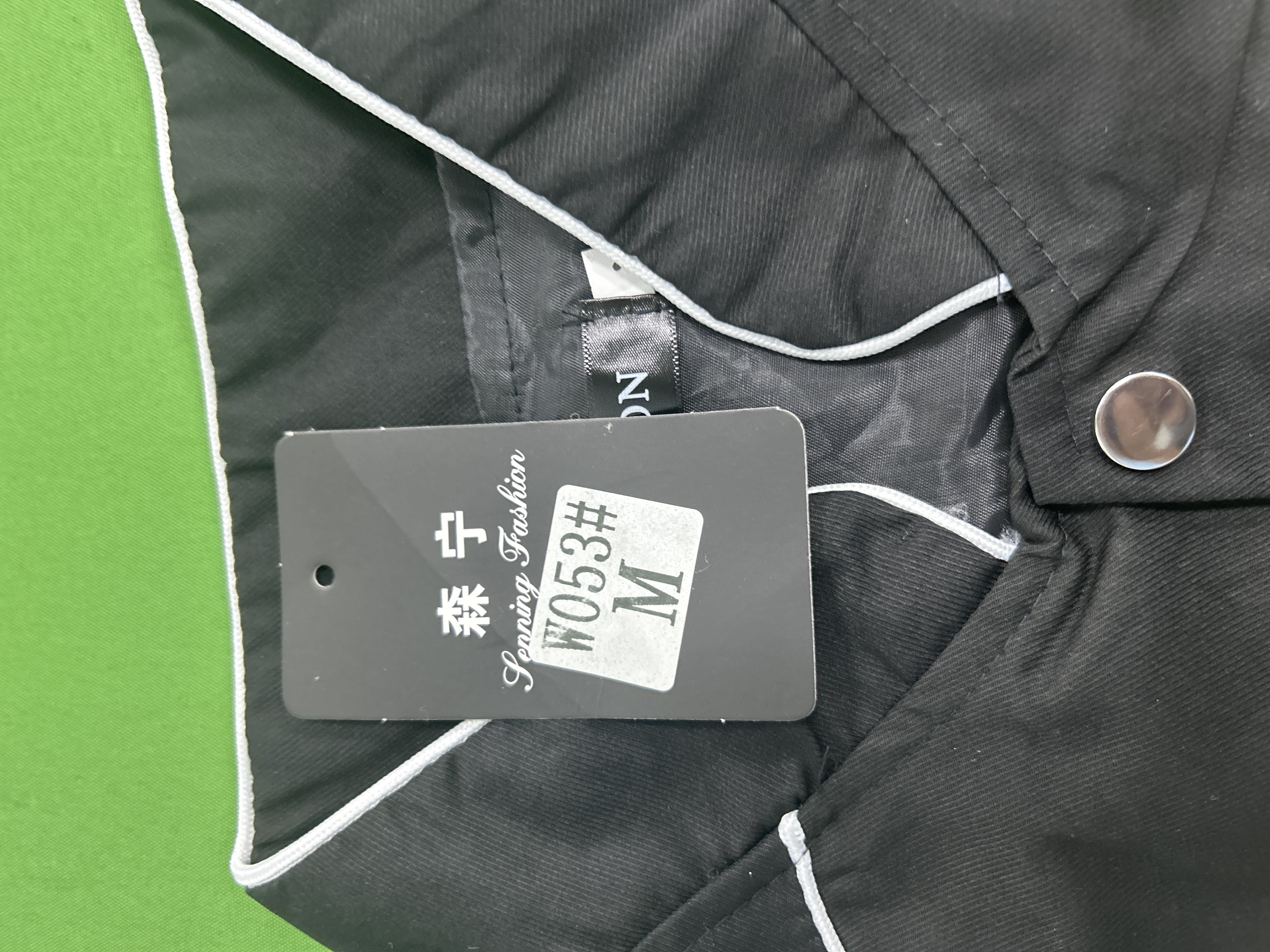 Foto QC 6 de Looney Tunes Bugs Bunny Varsity Jacket Oversized Black White