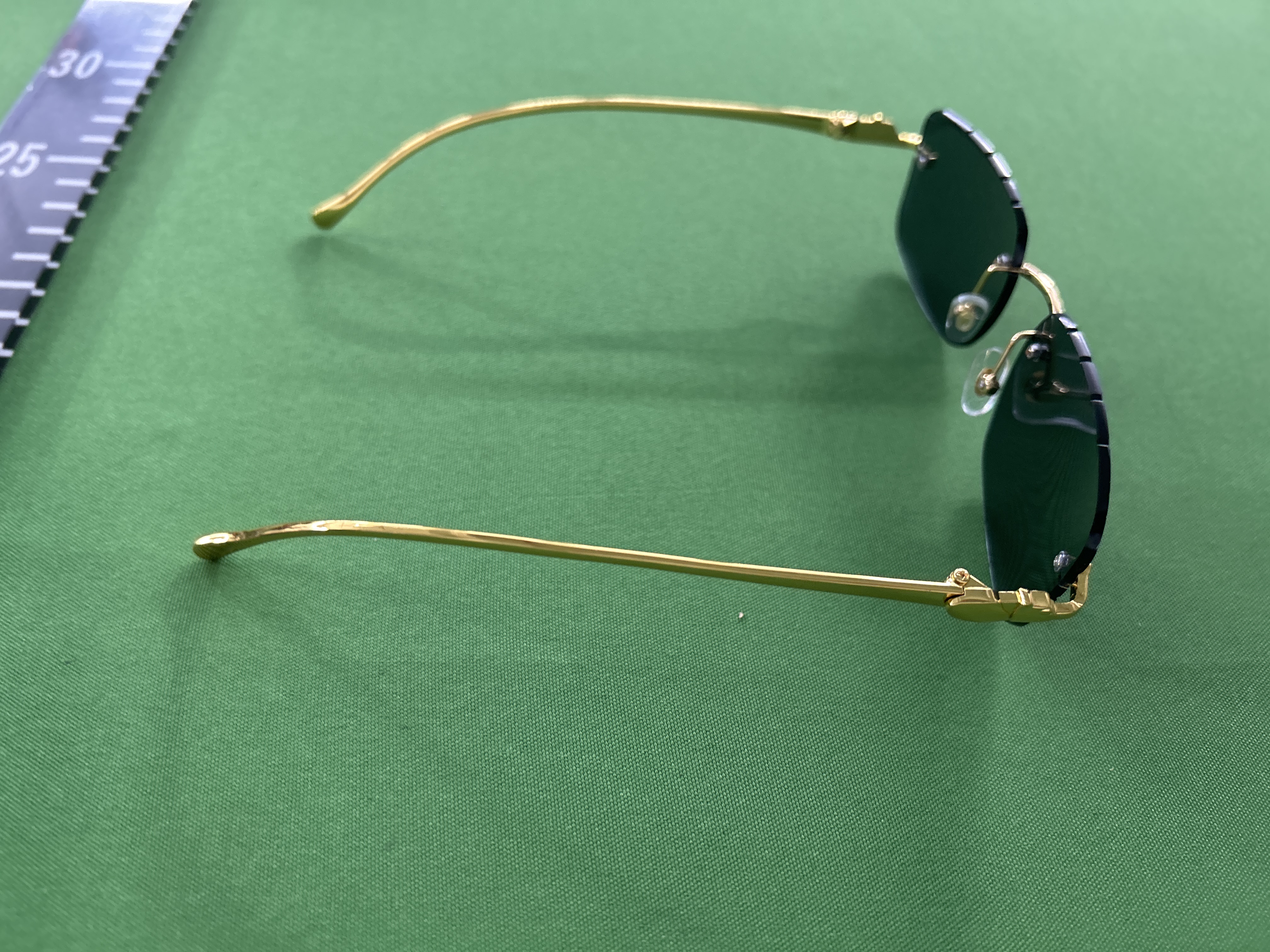 Foto QC 8 de Cartier Panthère Square-Frame Metal Sunglasses Gold Clear (6089)