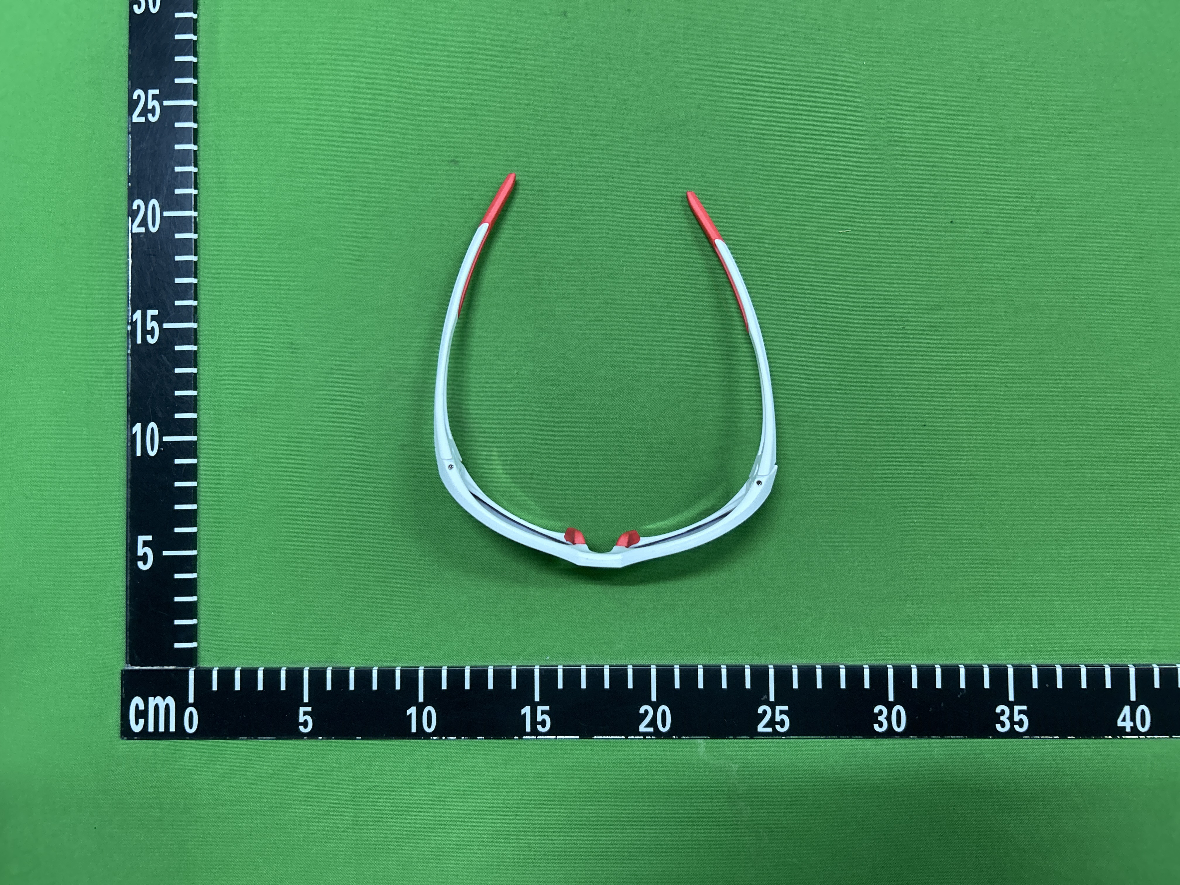 Foto QC 1 de Unbranded Oval Wrap-Around Plastic Sunglasses Silver Red Mirror