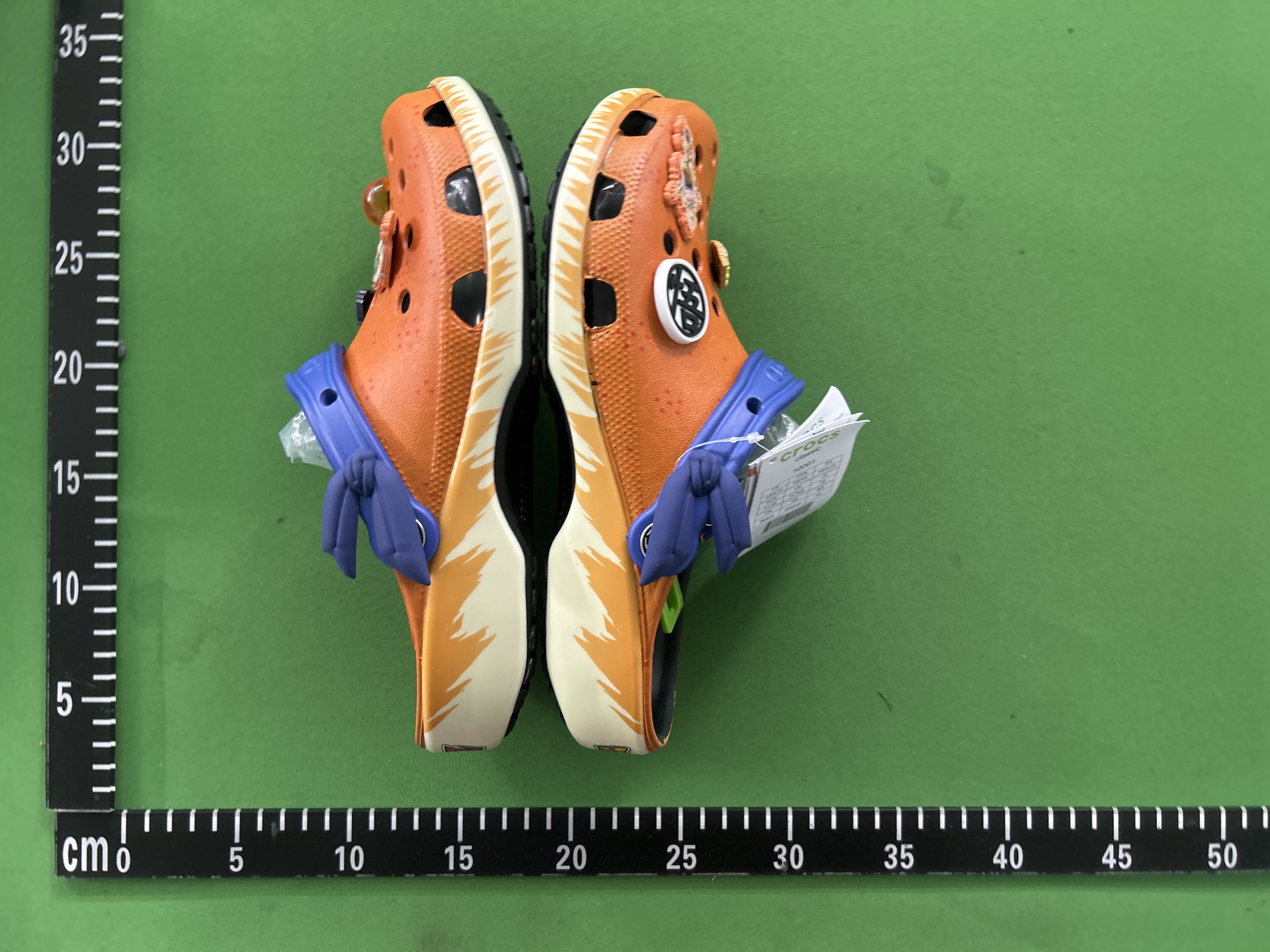 Foto QC 6 de Crocs Classic Clog Foam Dragon Ball Z Goku 210826-90H
