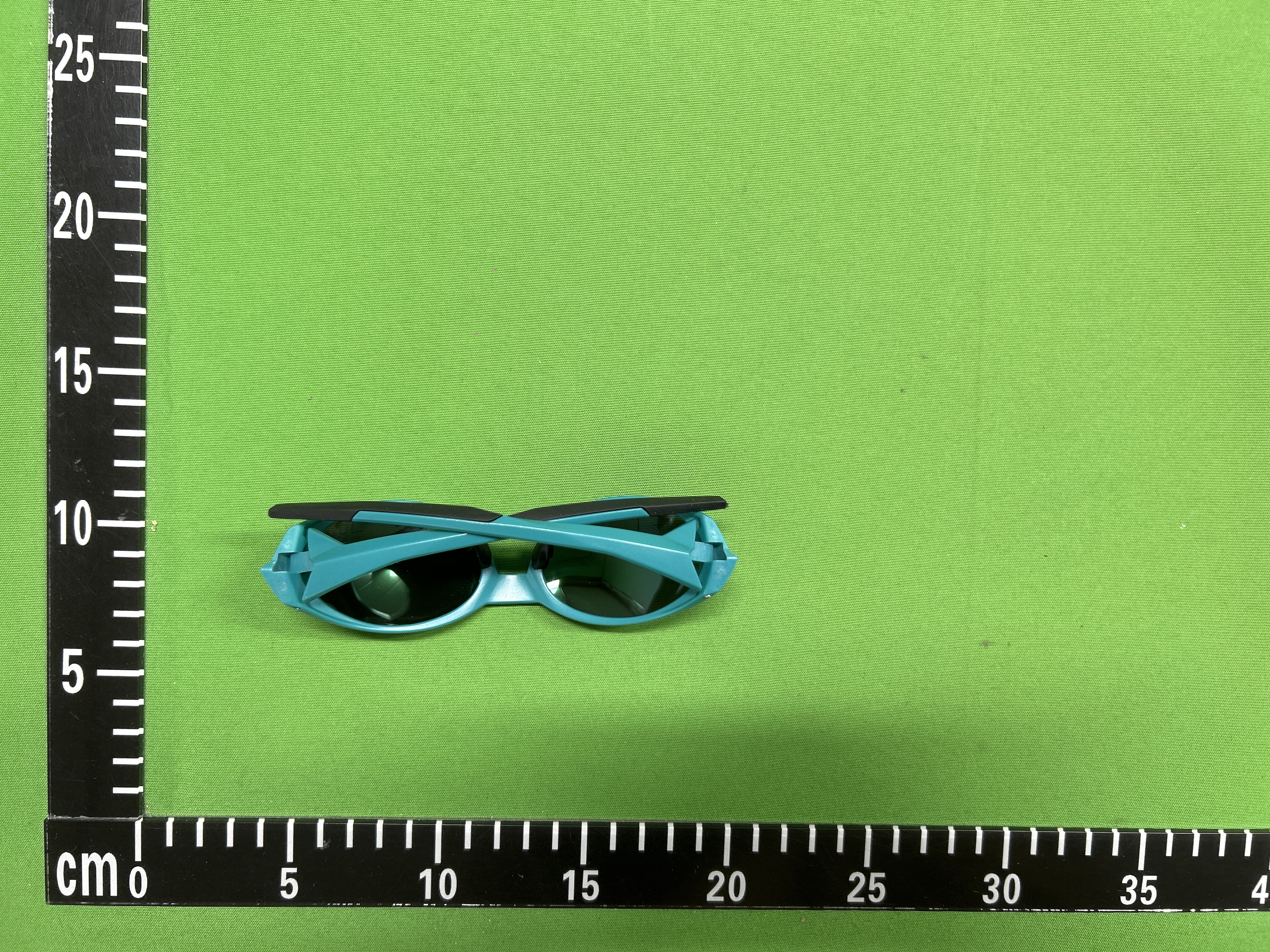 Foto QC 7 de Unbranded Oval Wrap-Around Plastic Sunglasses Silver Red Mirror