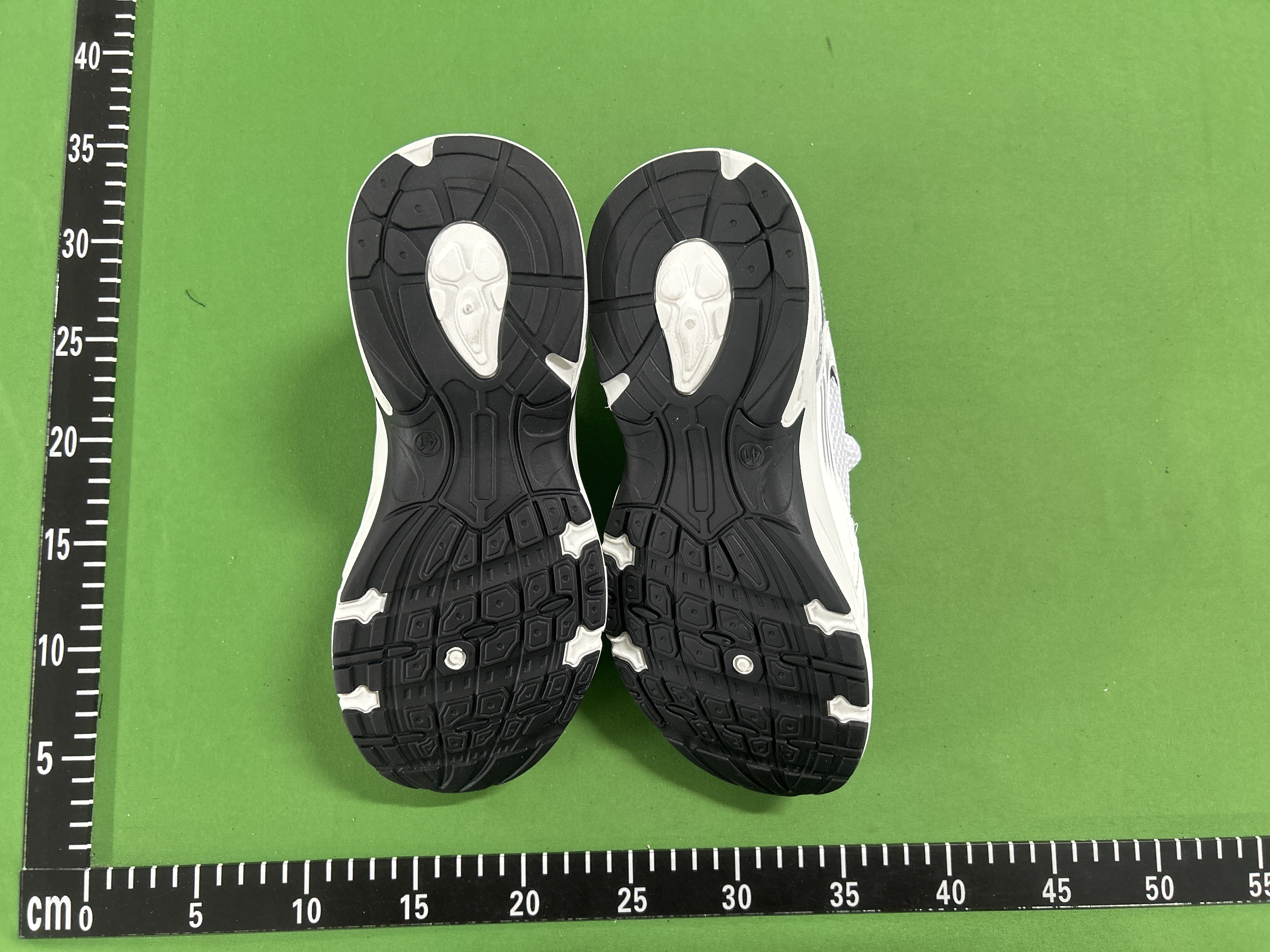 Foto QC 6 de New Balance 530 Retro White Black Details MR530EWB