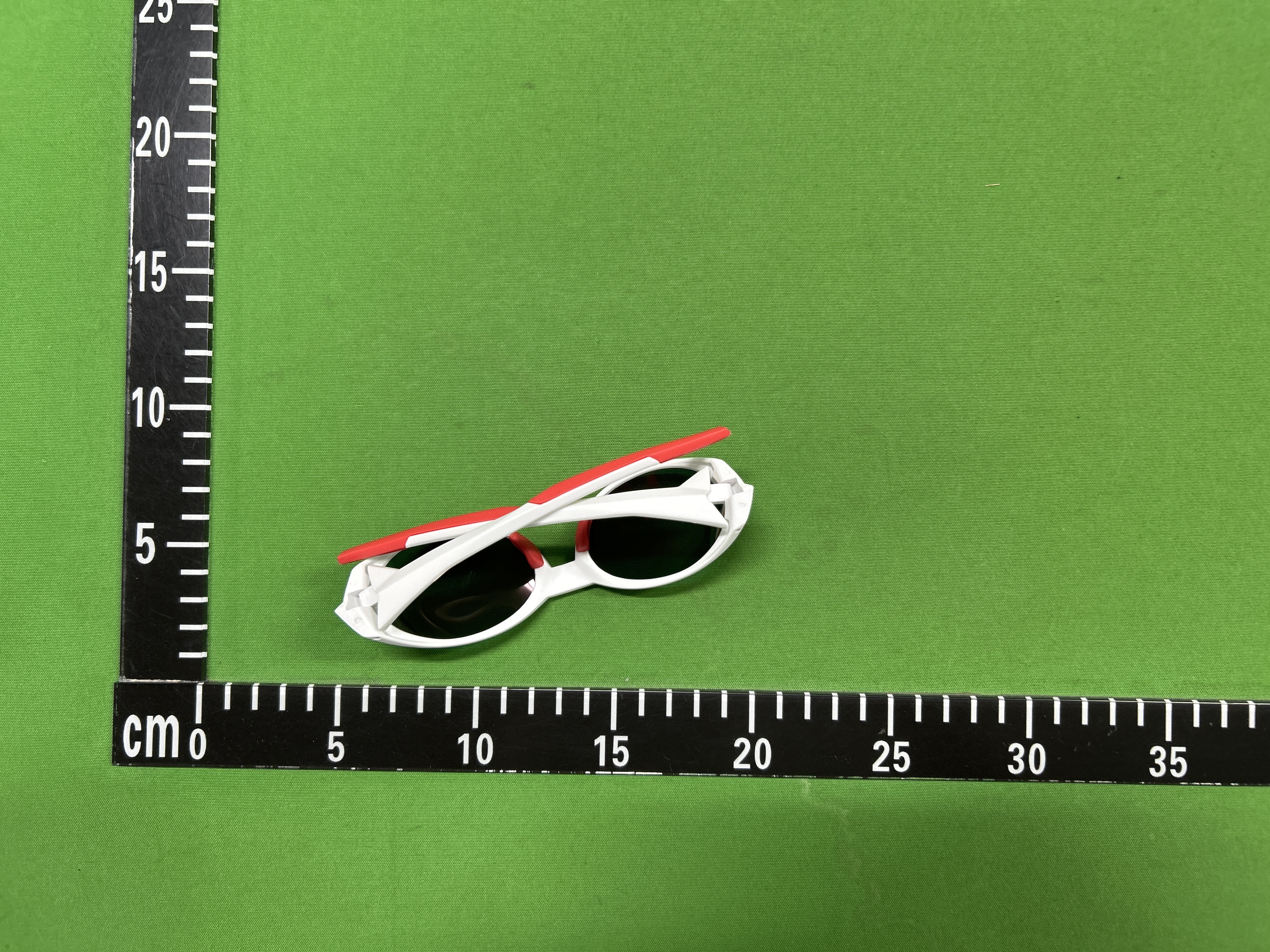 Foto QC 4 de Unbranded Oval Wrap-Around Plastic Sunglasses Silver Red Mirror