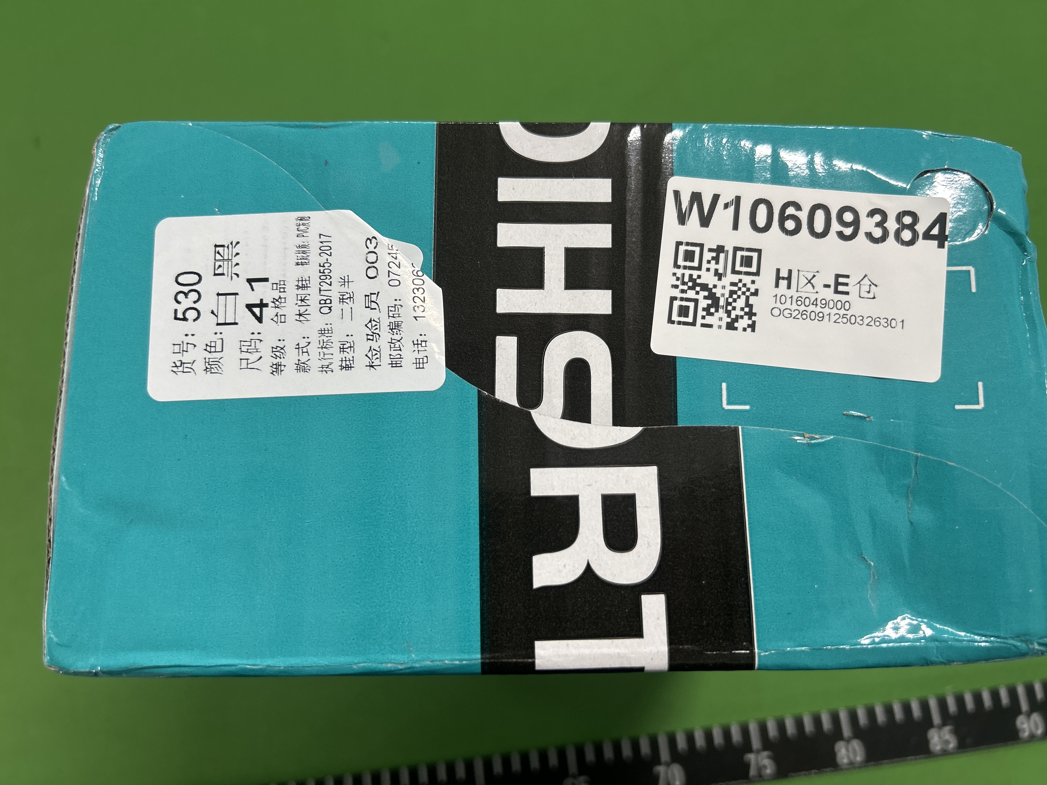 Foto QC 1 de New Balance 530 Retro White Black Details MR530EWB