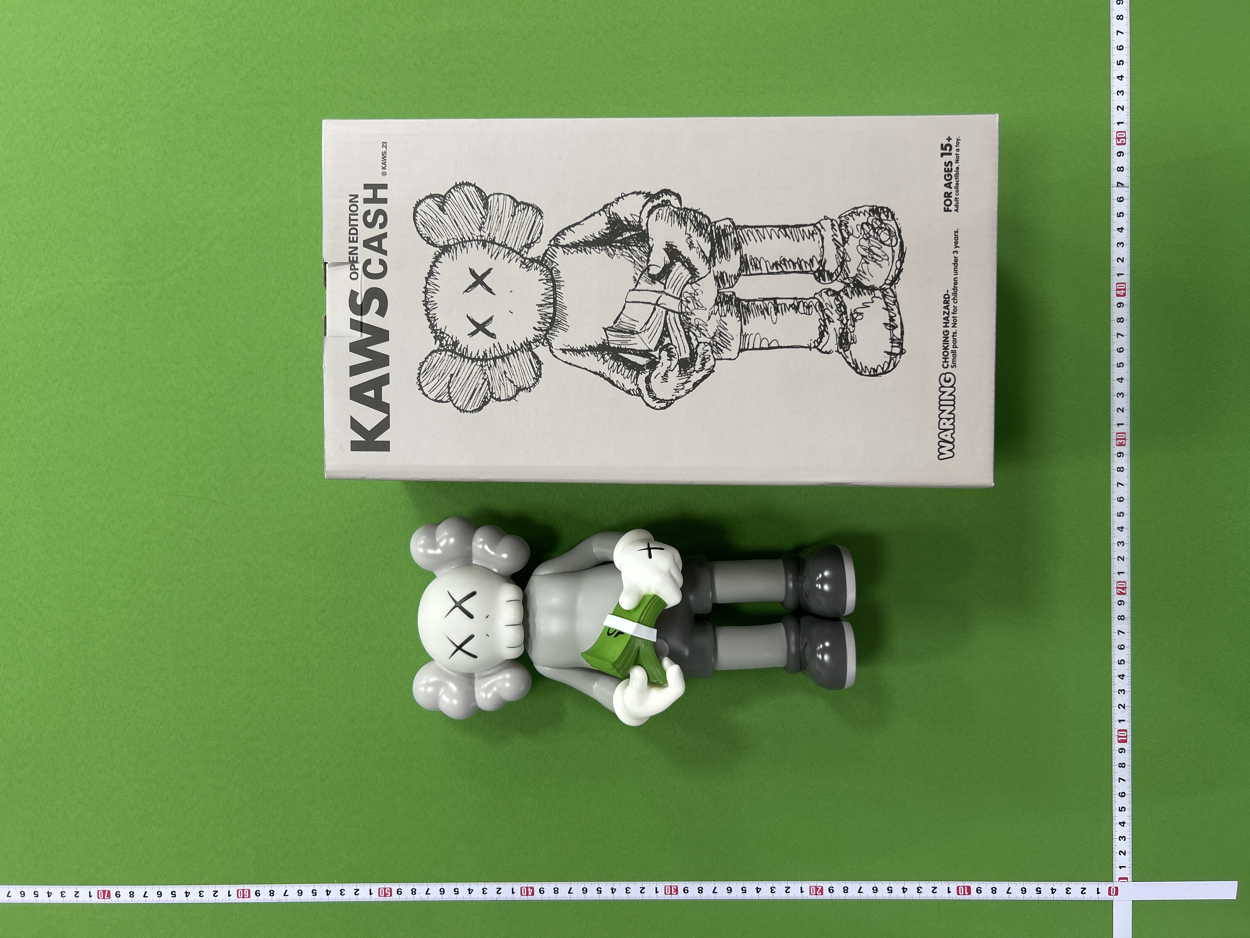 Foto QC 8 de KAWS Companion CASH Open Edition Black Vinyl Figure