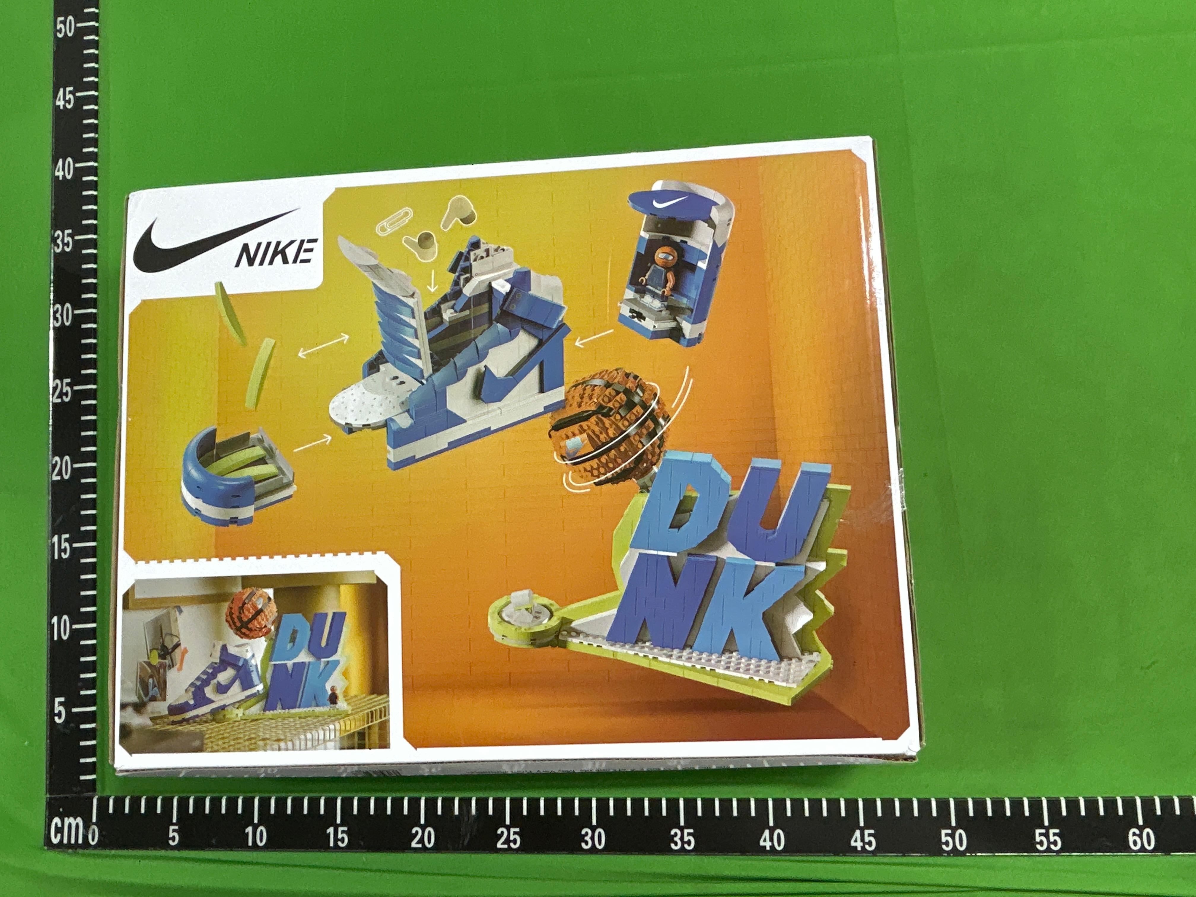 Foto QC 3 de Nike Dunk Sneaker Display Building Block Set